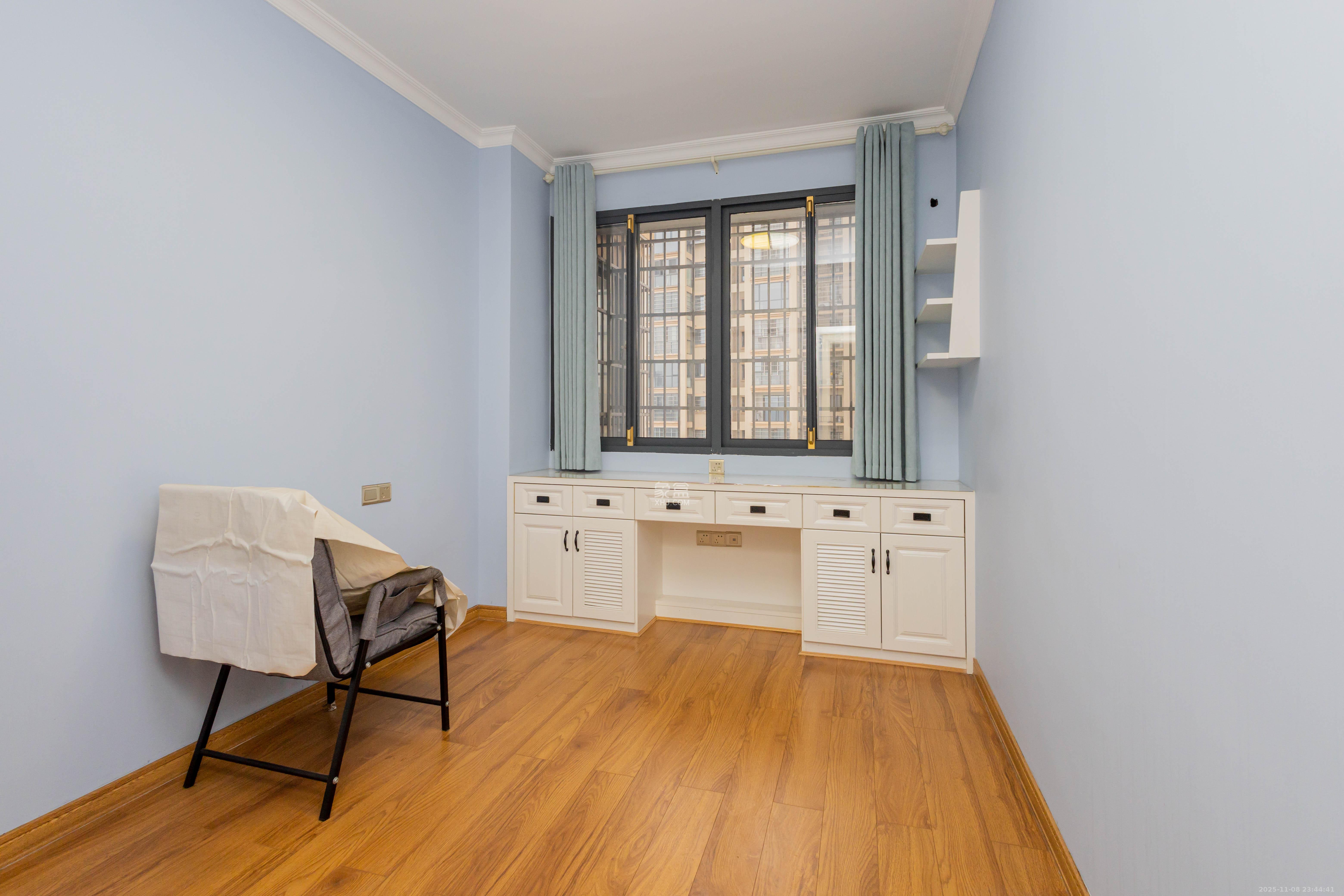 佳美紫郡  3室2厅2卫    84.8万卧室