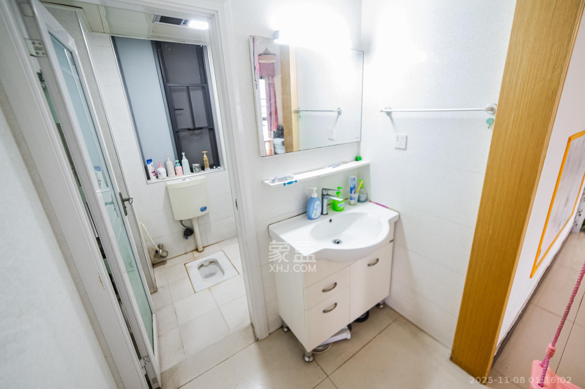 滨江君悦香邸 4室2厅2卫 106.8万 滨江君悦香邸 4室2厅2卫 106.8万卫生间