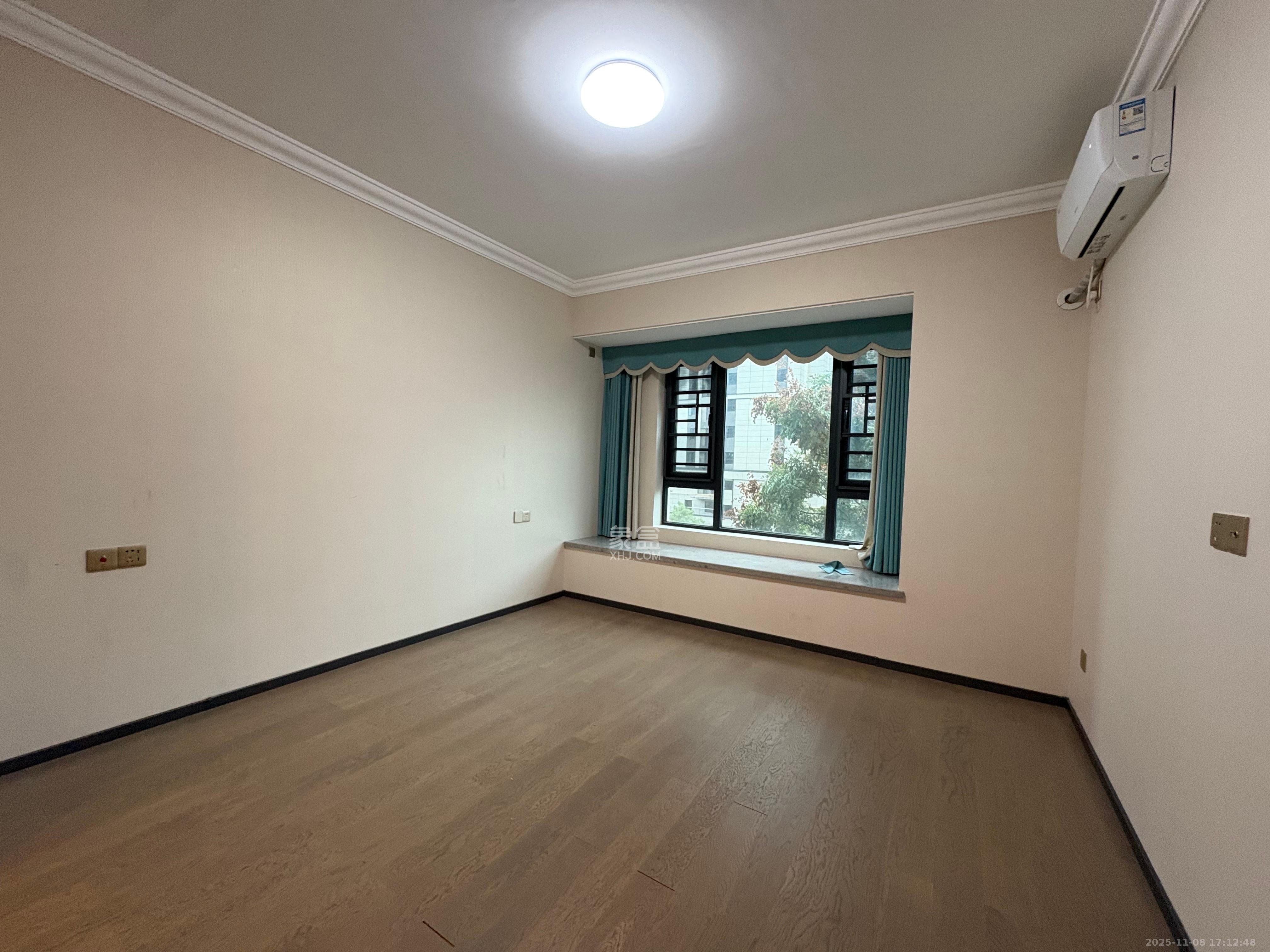 中海阅麓山一期  4室2厅2卫    3800.0元/月室内图