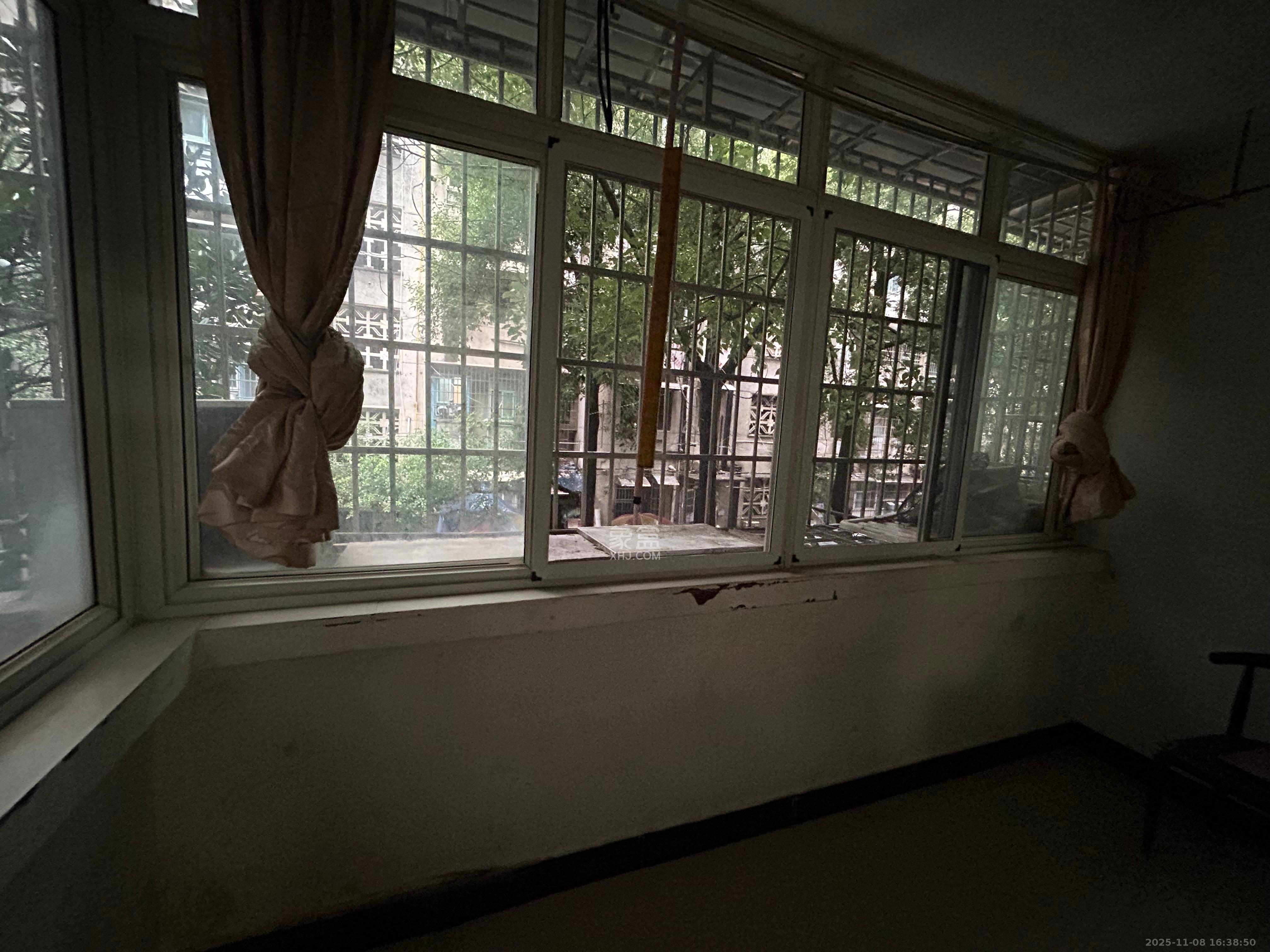 红花坡社区 2室1厅1卫 1400.0元/月 红花坡社区 2室1厅1卫 1400.0元/月室内图