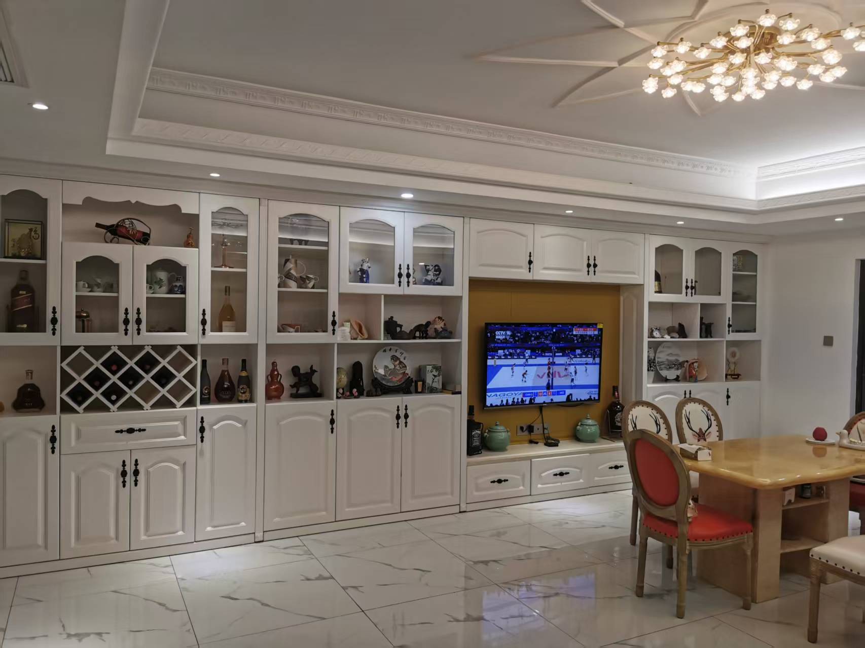 绿城桃李春风 5室3厅4卫 399.0万 绿城桃李春风 5室3厅4卫 399.0万客厅