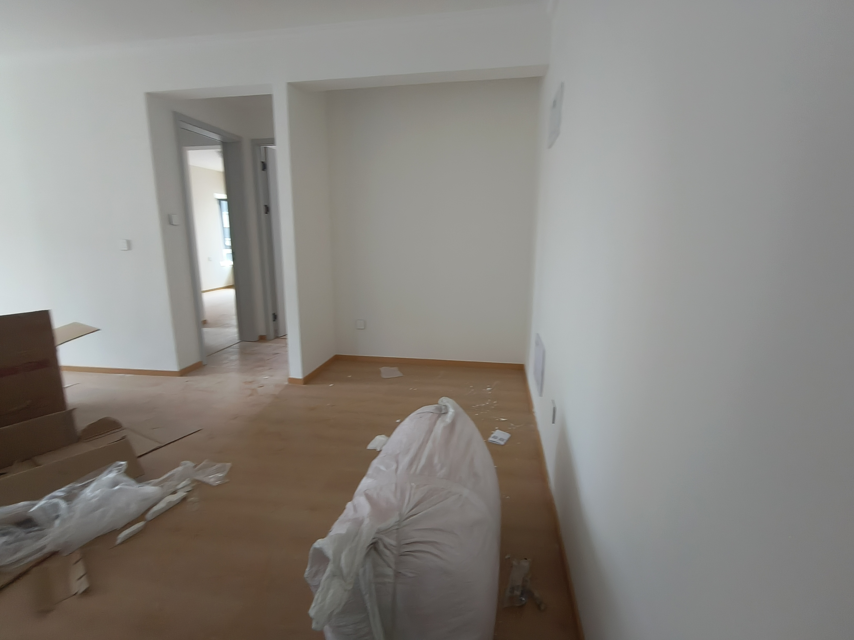 荣盛花语书苑 3室2厅2卫 2200.0元/月 荣盛花语书苑 3室2厅2卫 2200.0元/月室内图