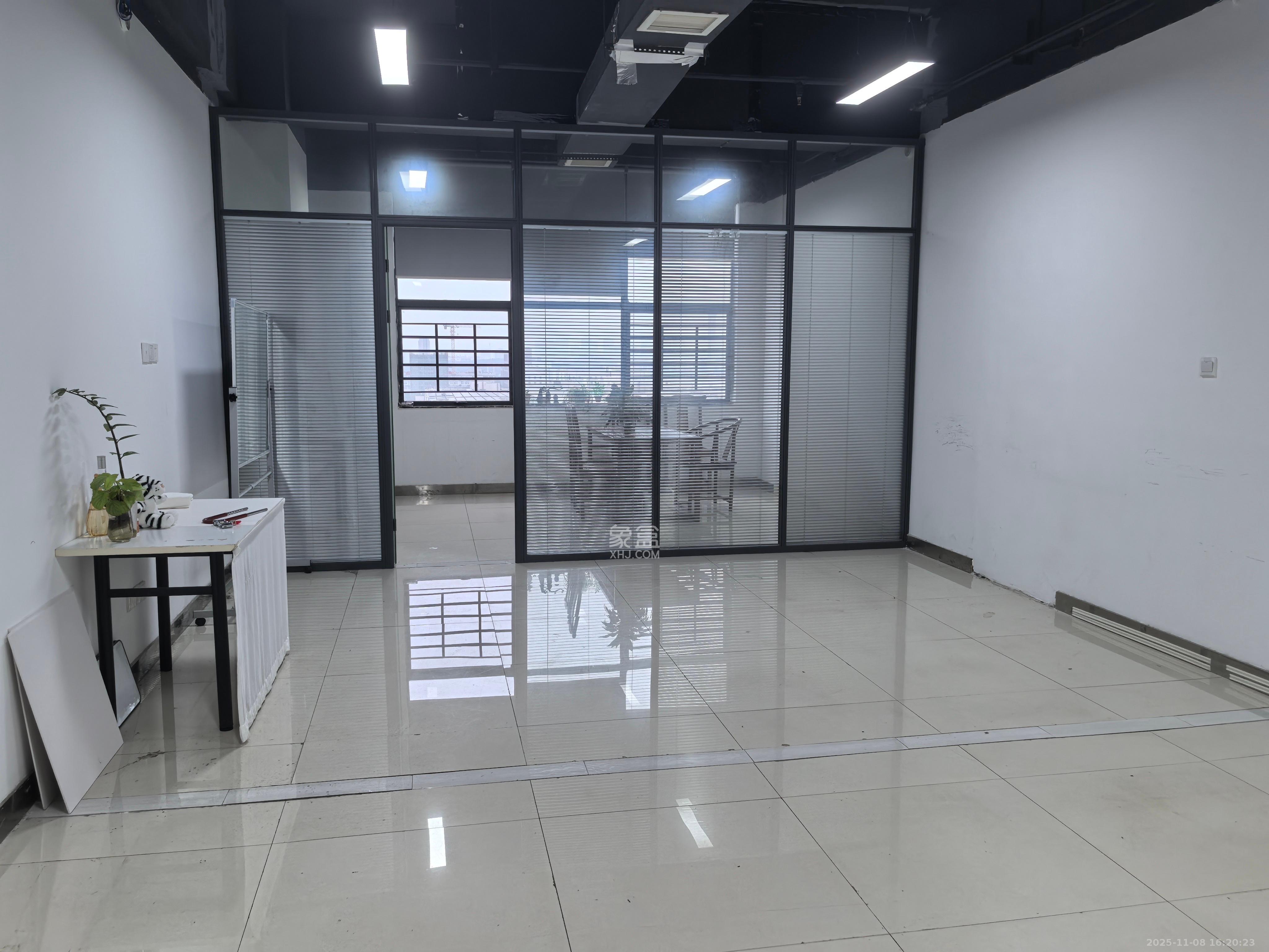 保利麓谷林语I区  1室1厅1卫    2700.0元/月室内图