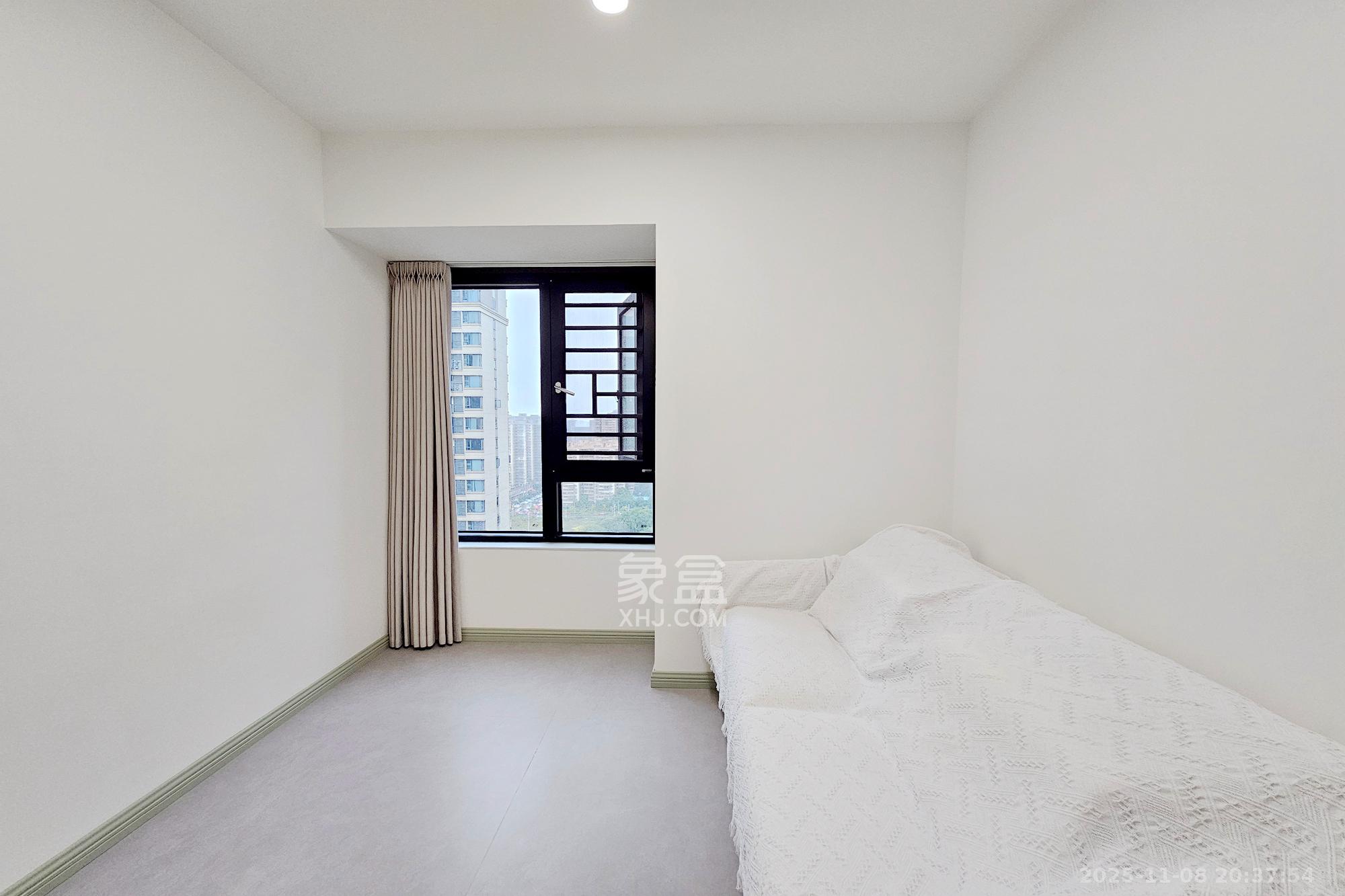 长房东旭国际  4室2厅2卫    198.0万卧室