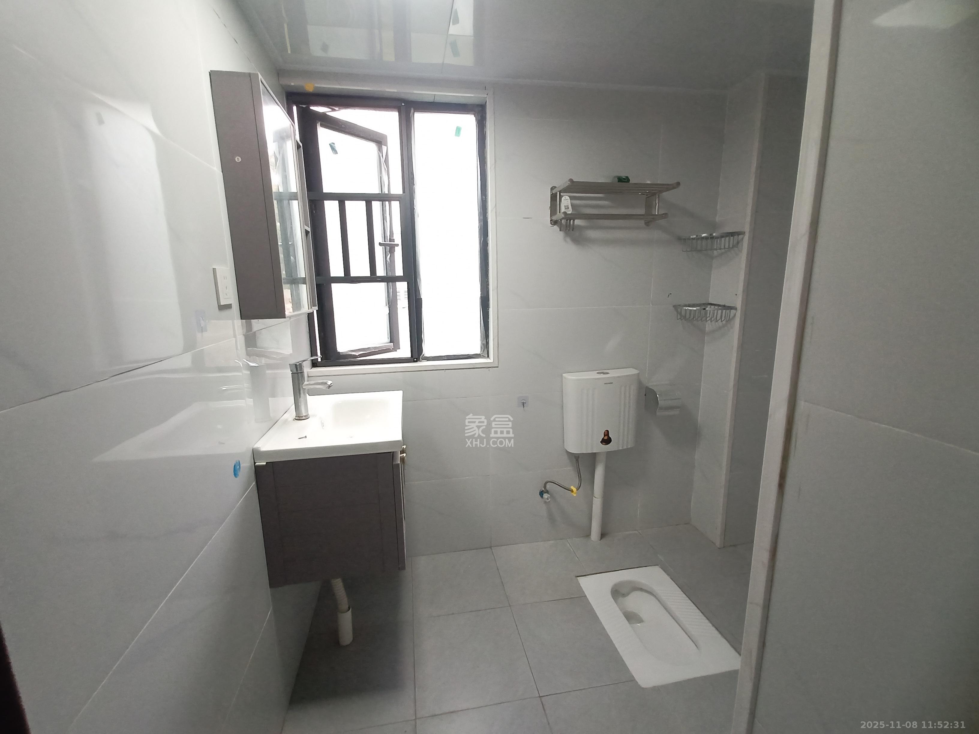 惟智园安置小区  4室2厅2卫    2400.0元/月室内图