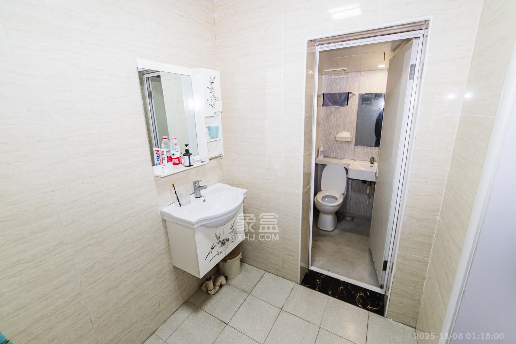 北辰三角洲E4区  4室2厅2卫    150.0万卫生间