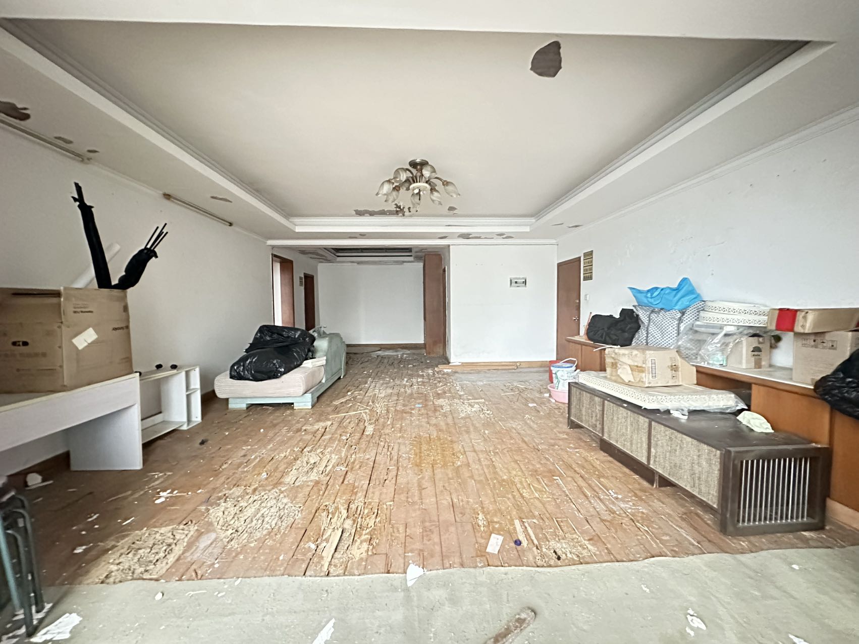 金泰大厦 1室0厅0卫 100.0万 金泰大厦 1室0厅0卫 100.0万室内图