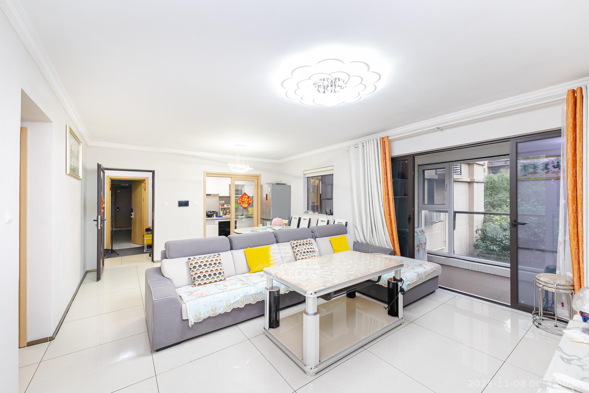 时代倾城二期 4室2厅2卫 78.0万 时代倾城二期 4室2厅2卫 78.0万客厅