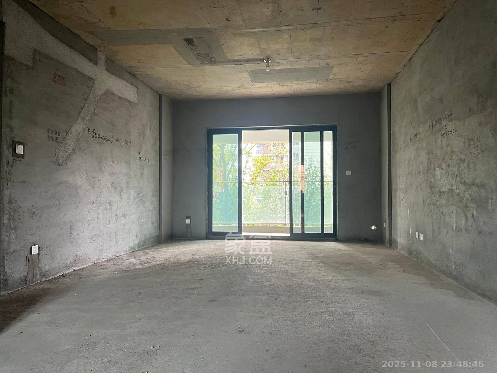 三一云湖  4室2厅3卫    106.0万