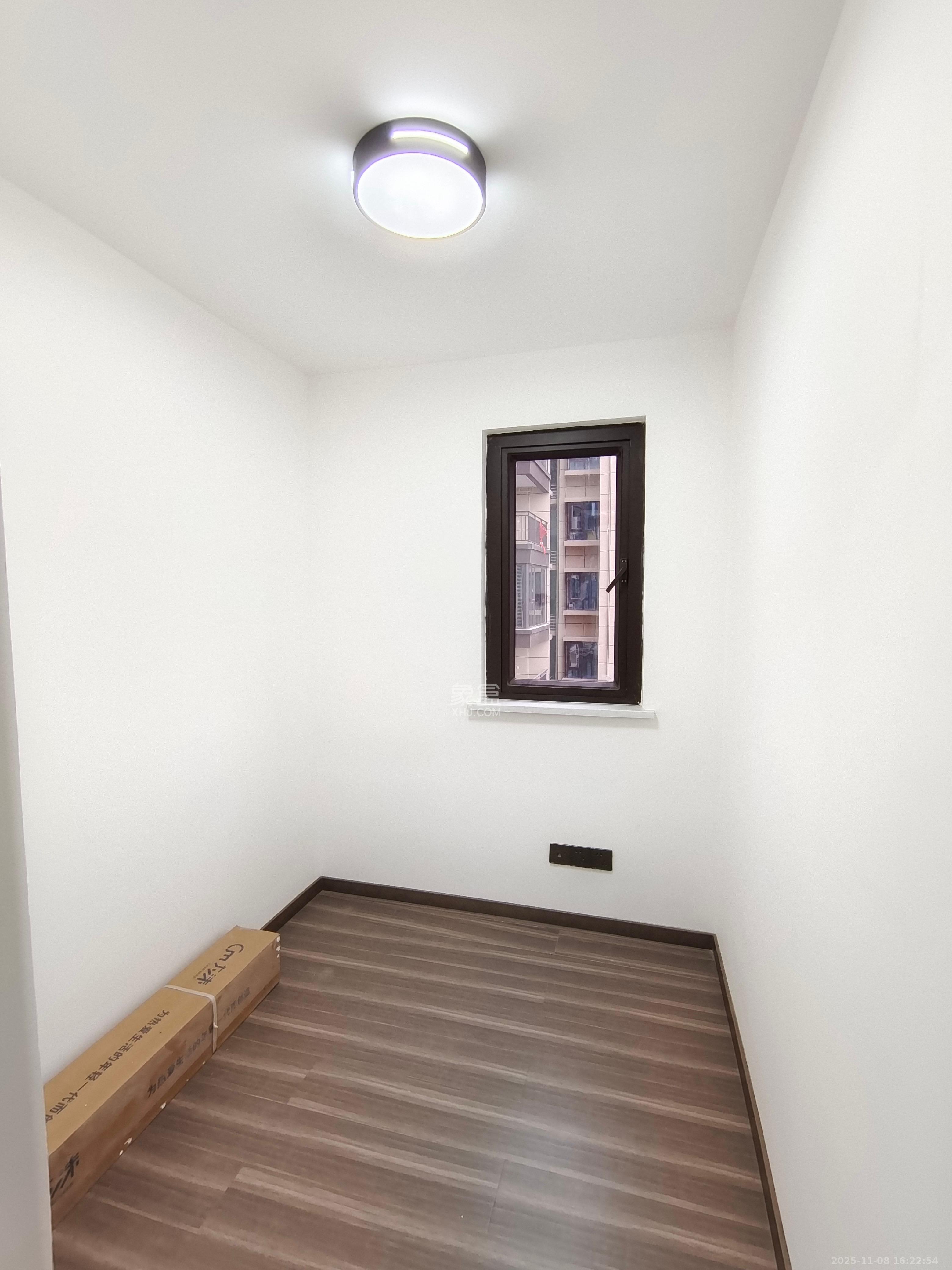 保利大都汇一期、二期  3室2厅1卫    3300.0元/月室内图