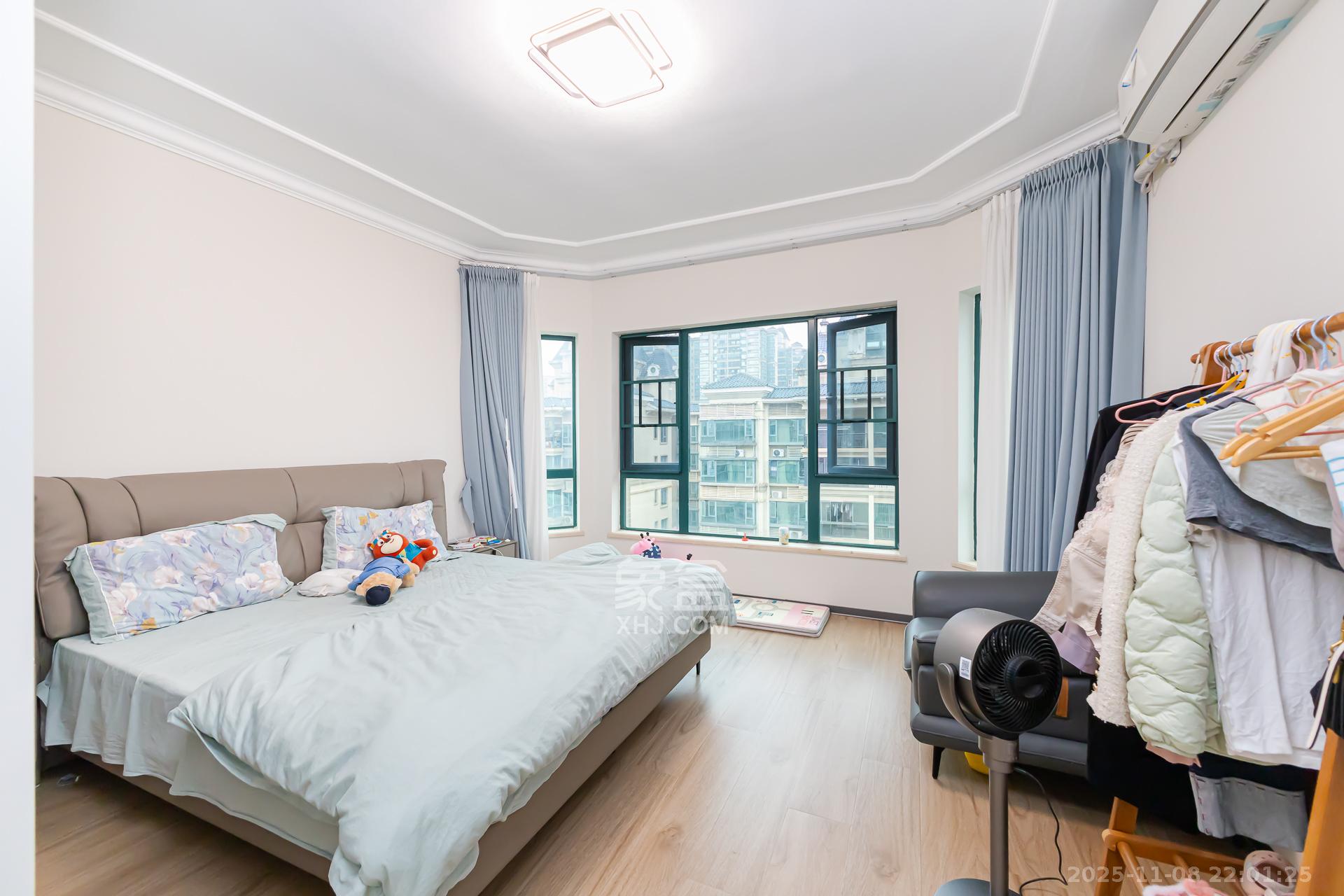 恒大名都 4室2厅2卫 98.0万 恒大名都 4室2厅2卫 98.0万卧室