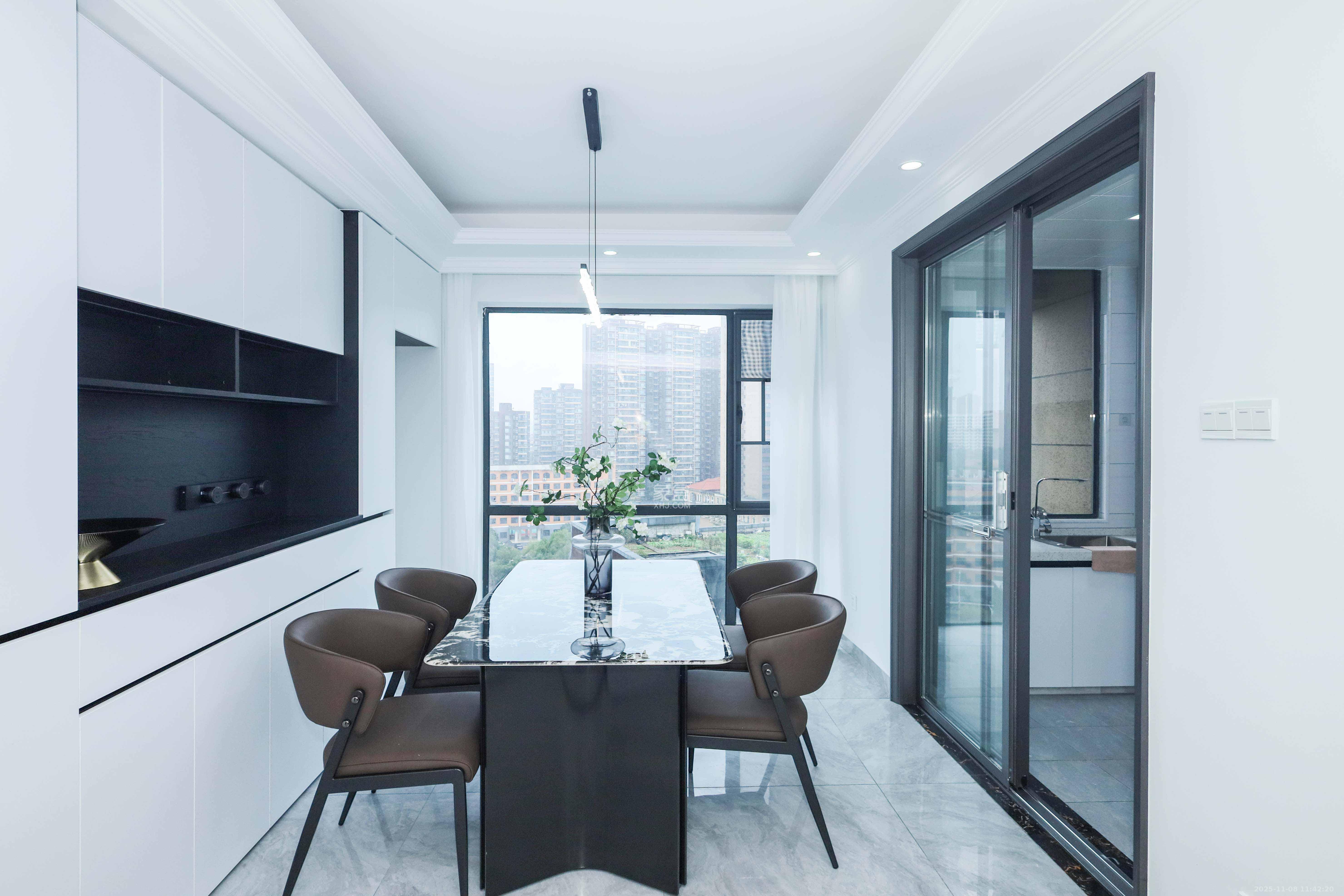 骑龙大街（骑龙苑）  3室2厅2卫    95.8万客厅