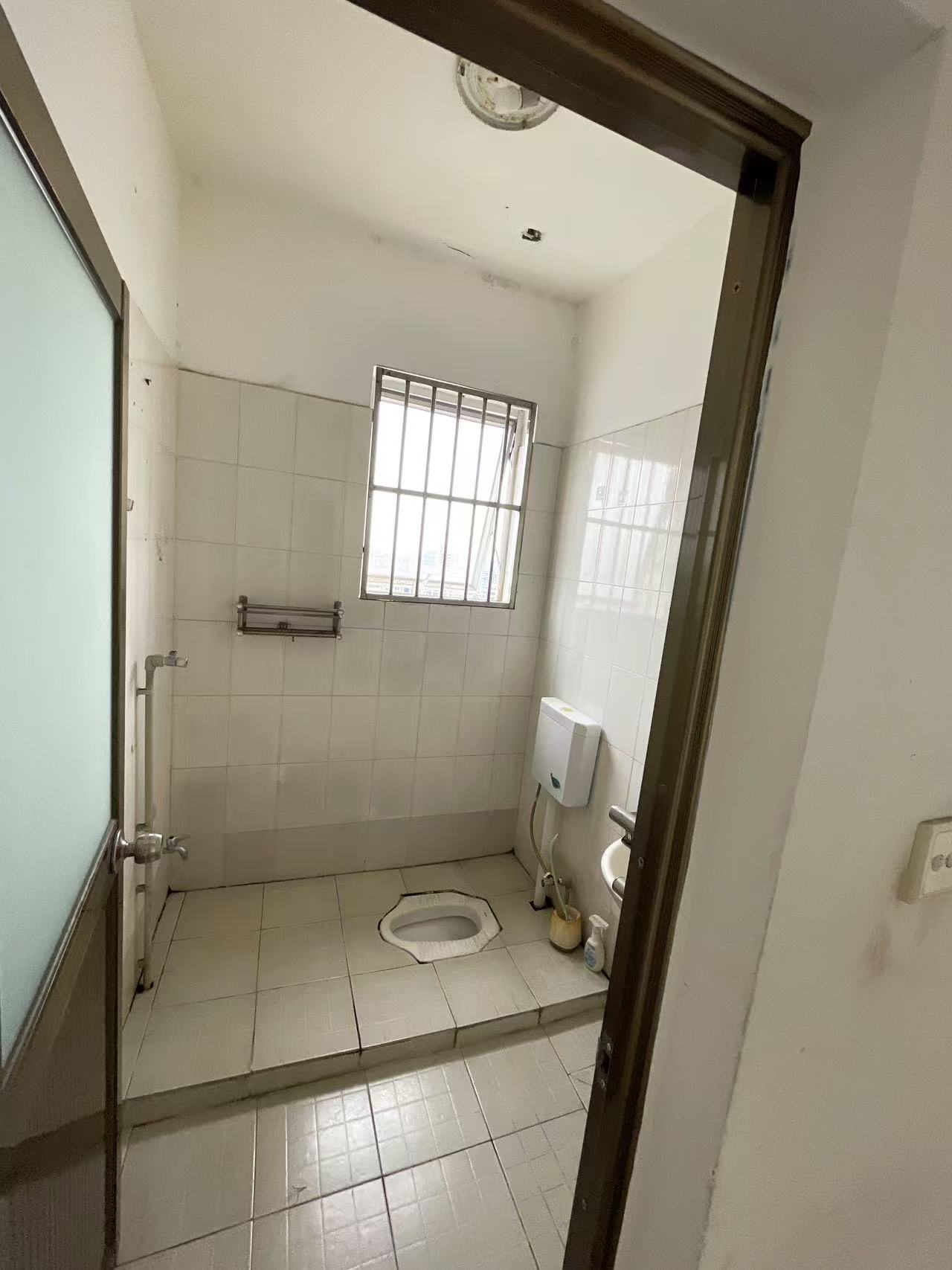 水岸阳光A小区  2室2厅1卫    66.0万室内图