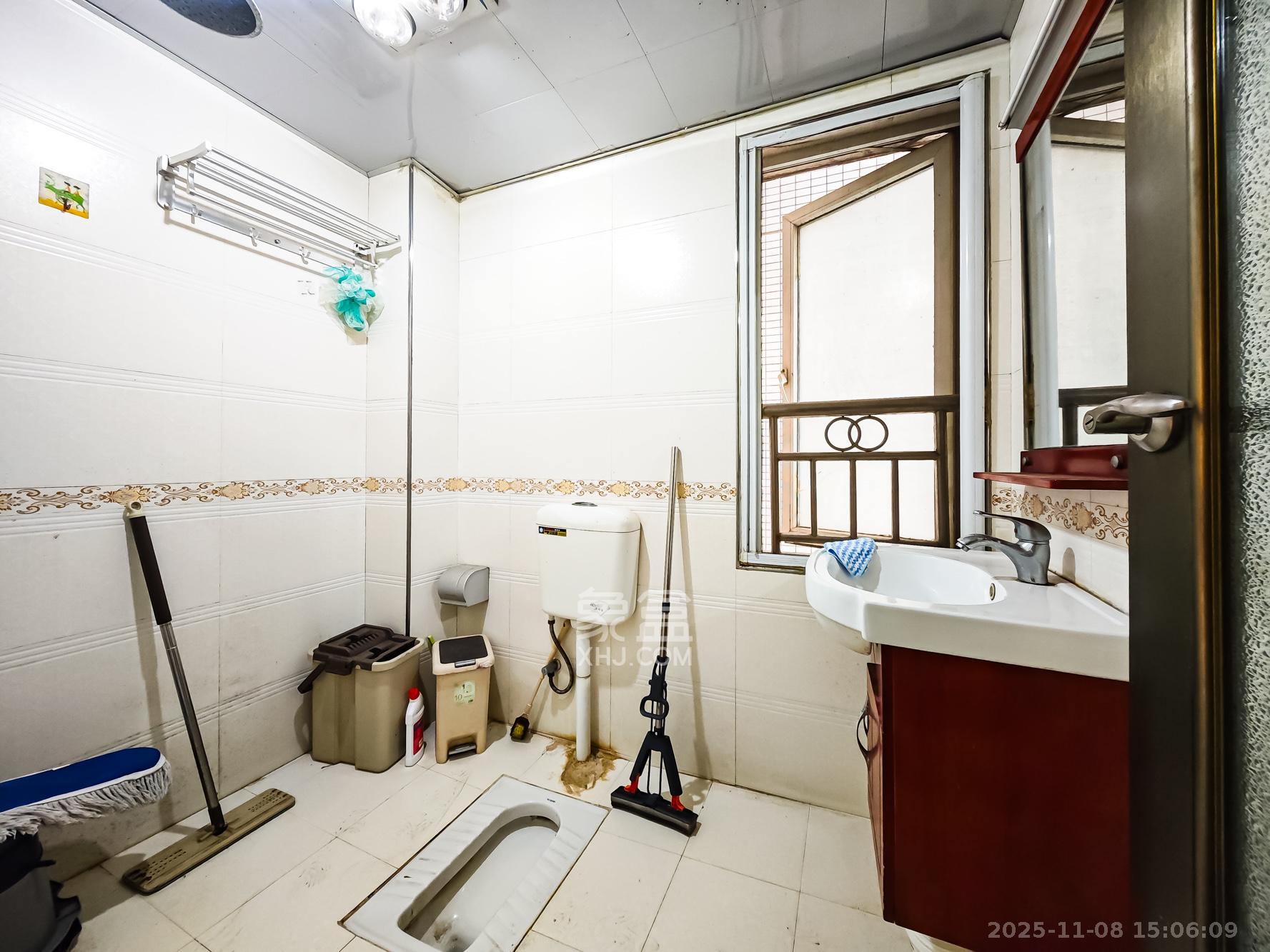 山语城一期  3室2厅2卫    80.0万卫生间