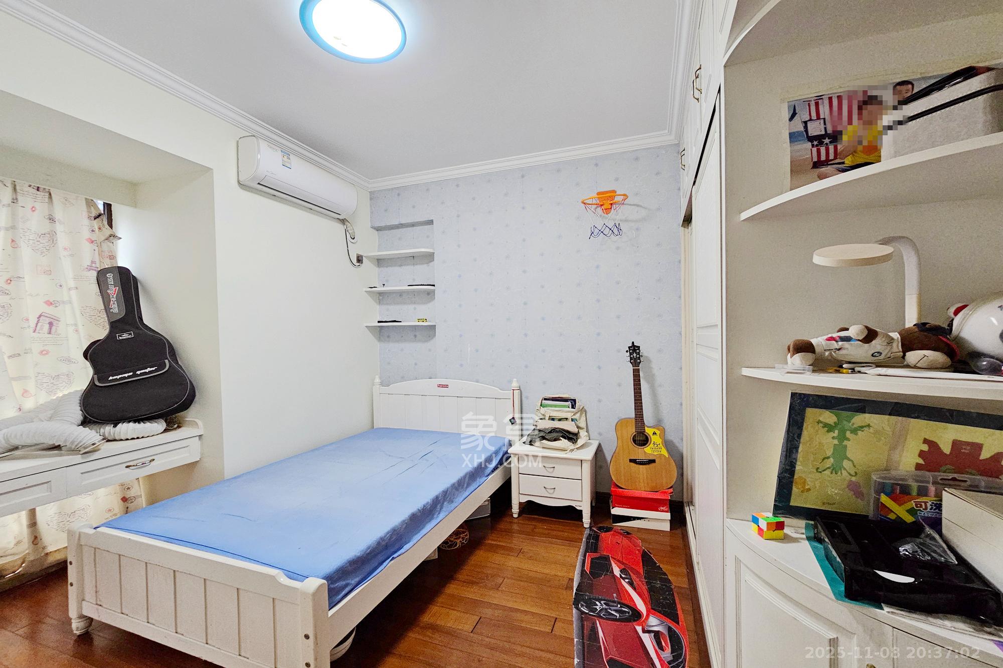 融科檀香山（融科紫檀、香山国际）  4室2厅2卫    188.0万卧室