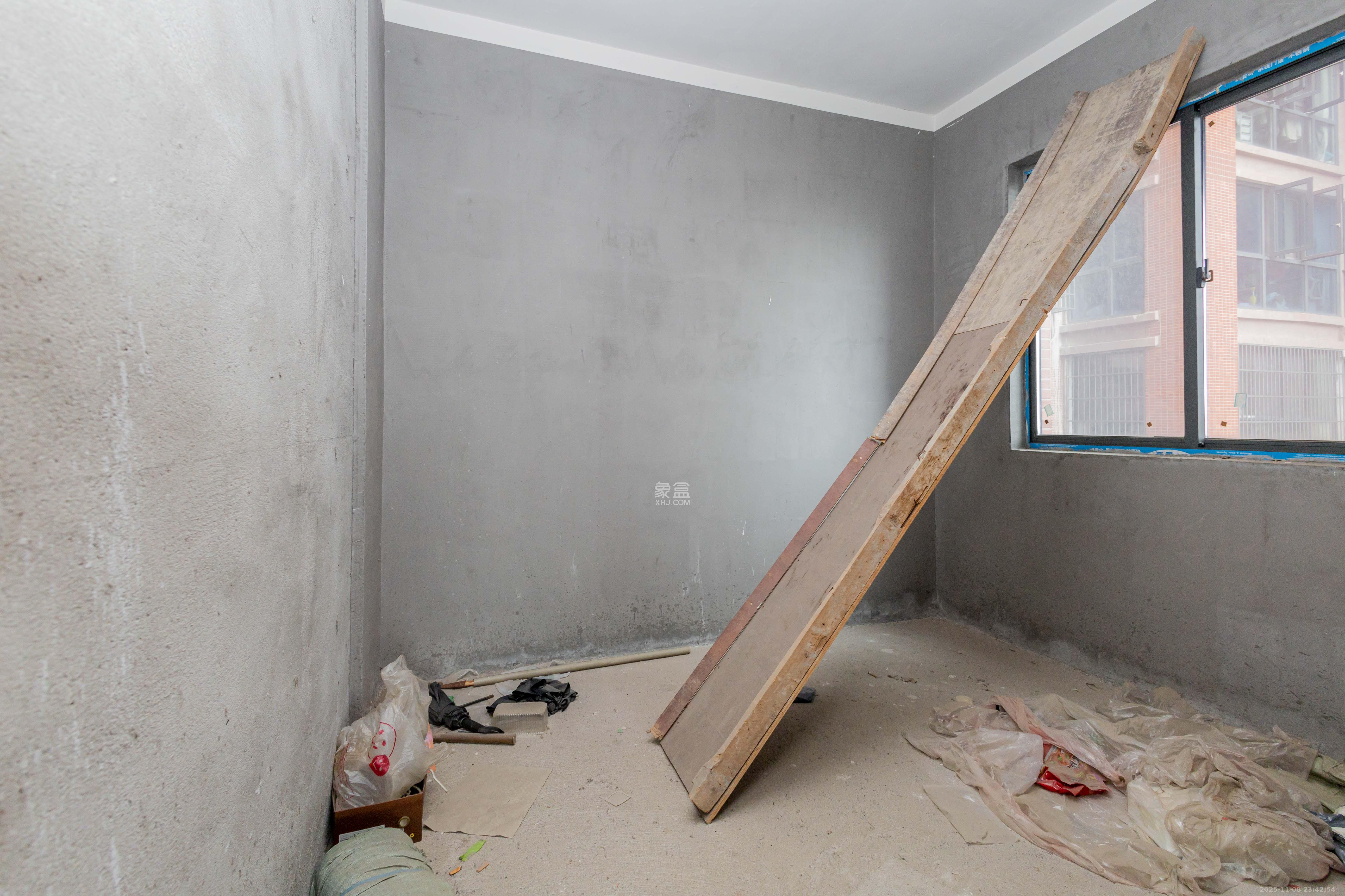 海德公园  4室2厅1卫    56.8万卧室