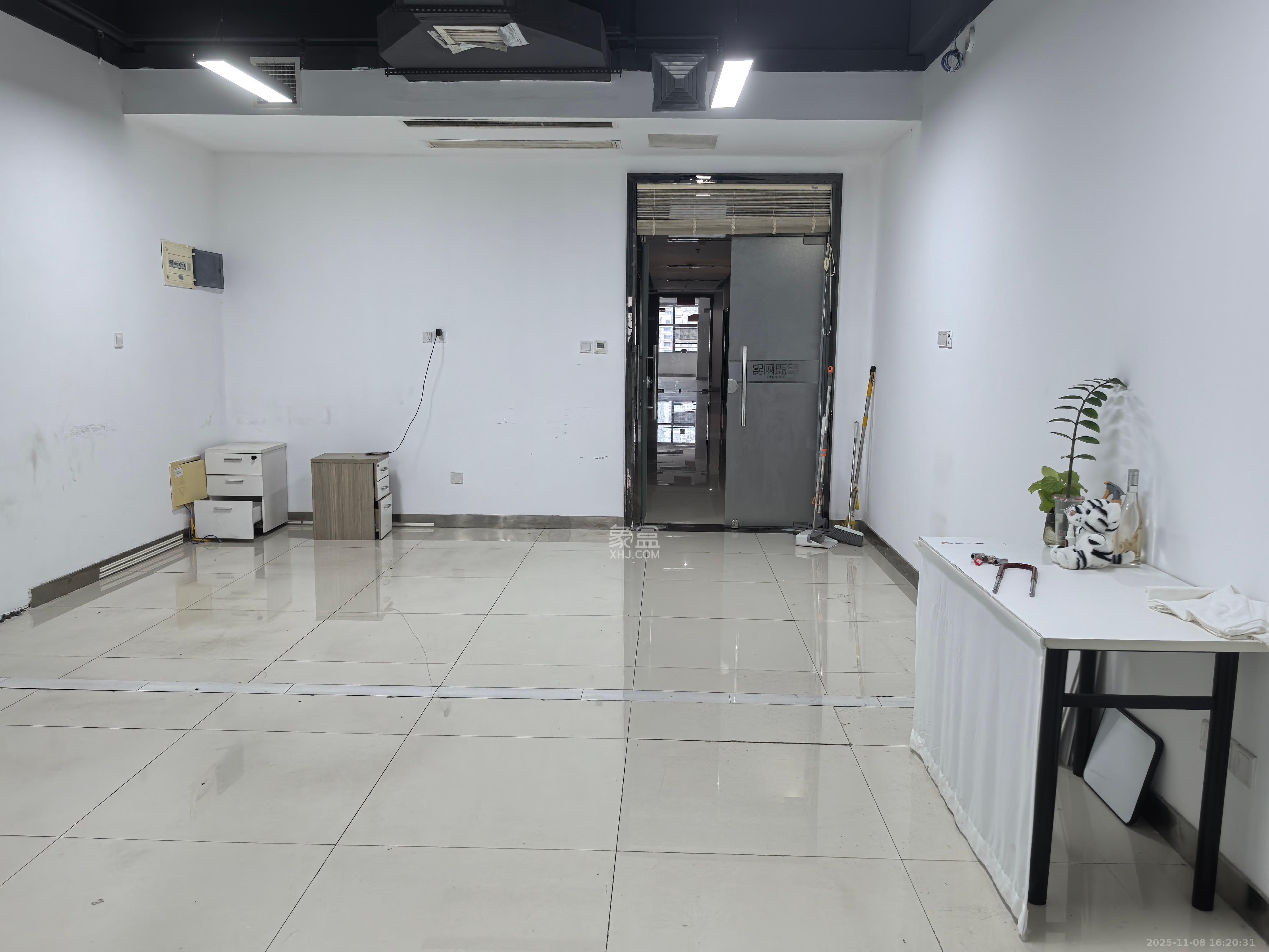 保利麓谷林语I区 1室1厅1卫 2700.0元/月 保利麓谷林语I区 1室1厅1卫 2700.0元/月室内图