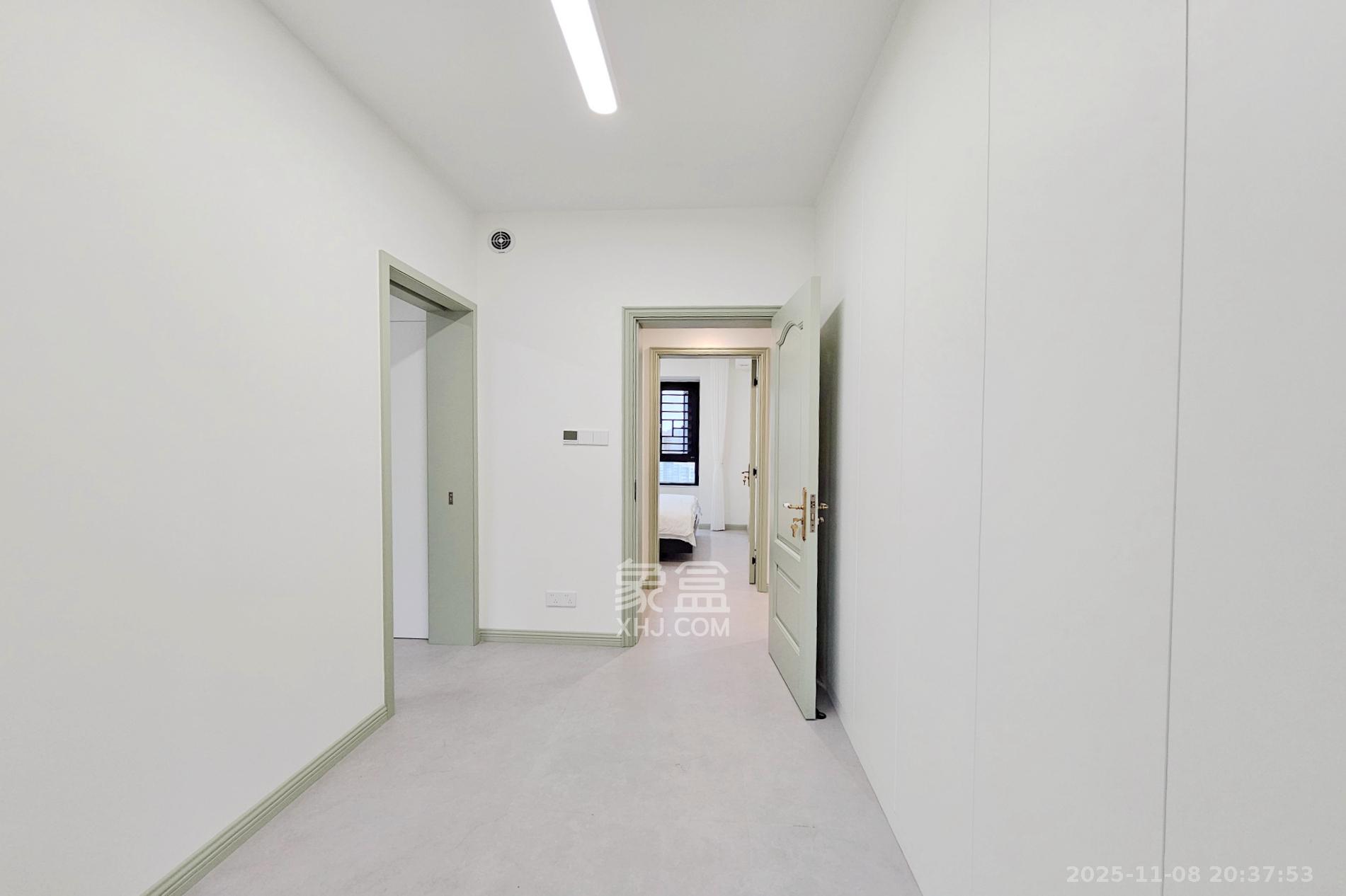 长房东旭国际  4室2厅2卫    198.0万卧室