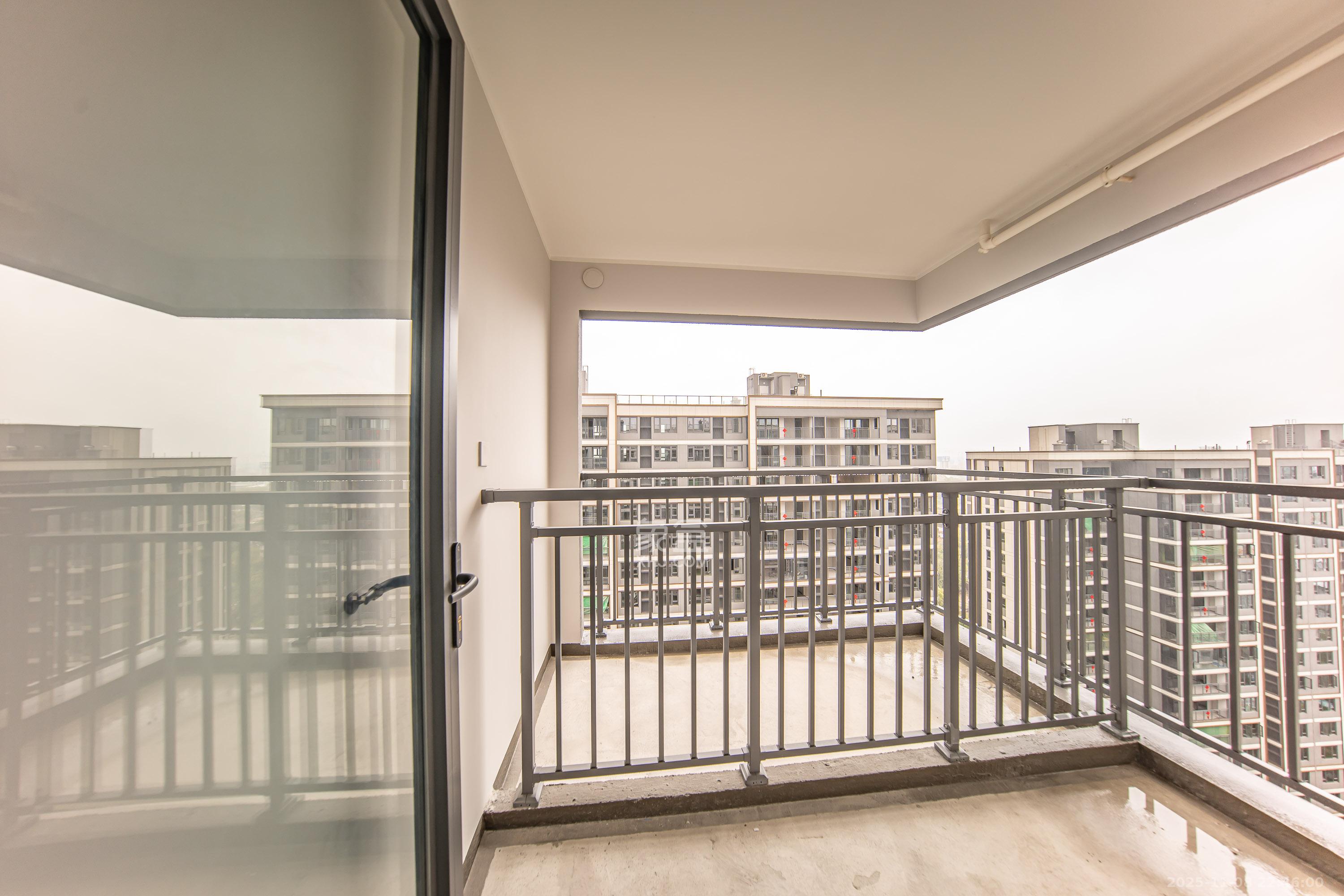 中海阅山府 4室2厅2卫 165.0万 中海阅山府 4室2厅2卫 165.0万阳台