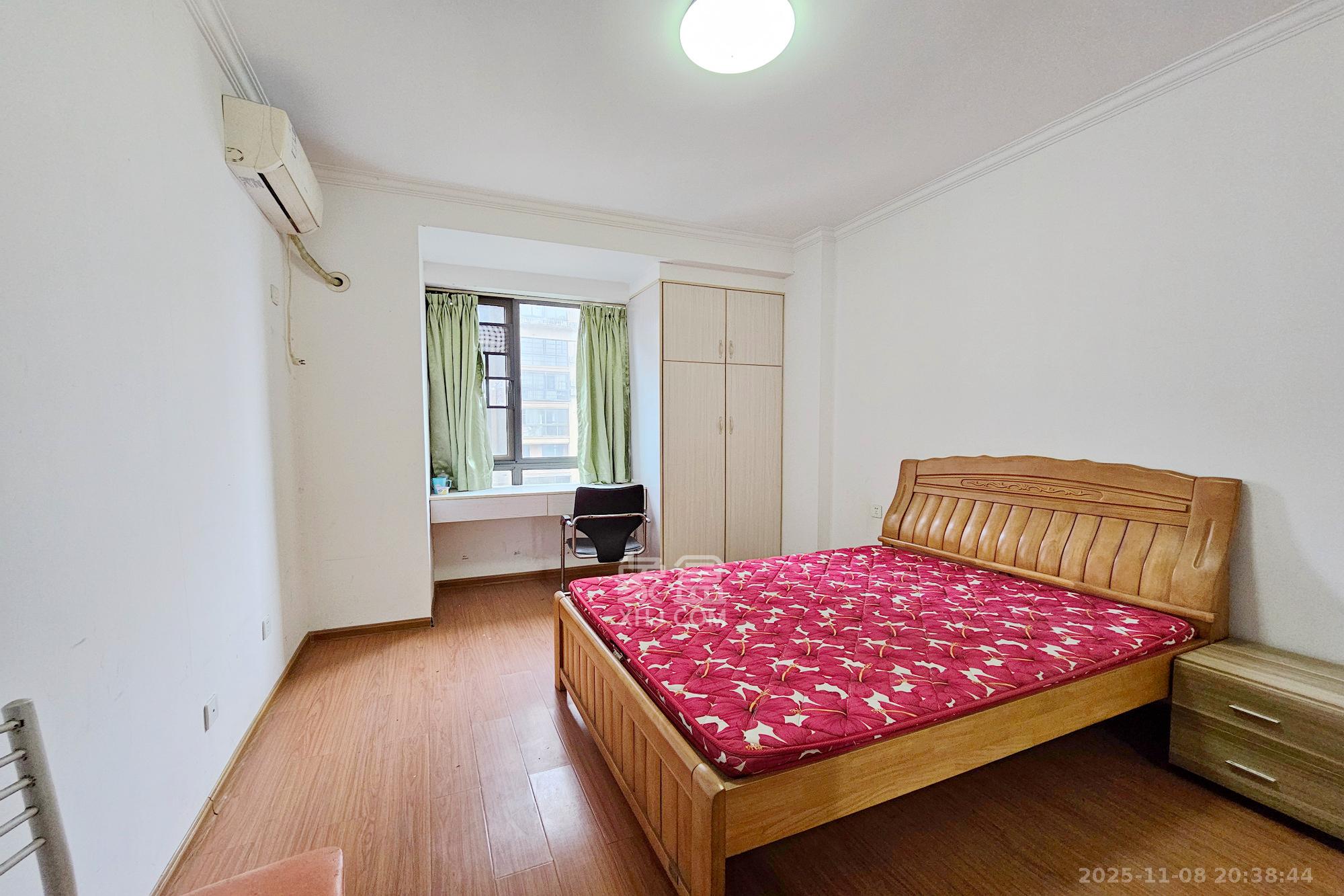 新华都万家城  3室2厅2卫    110.0万卧室