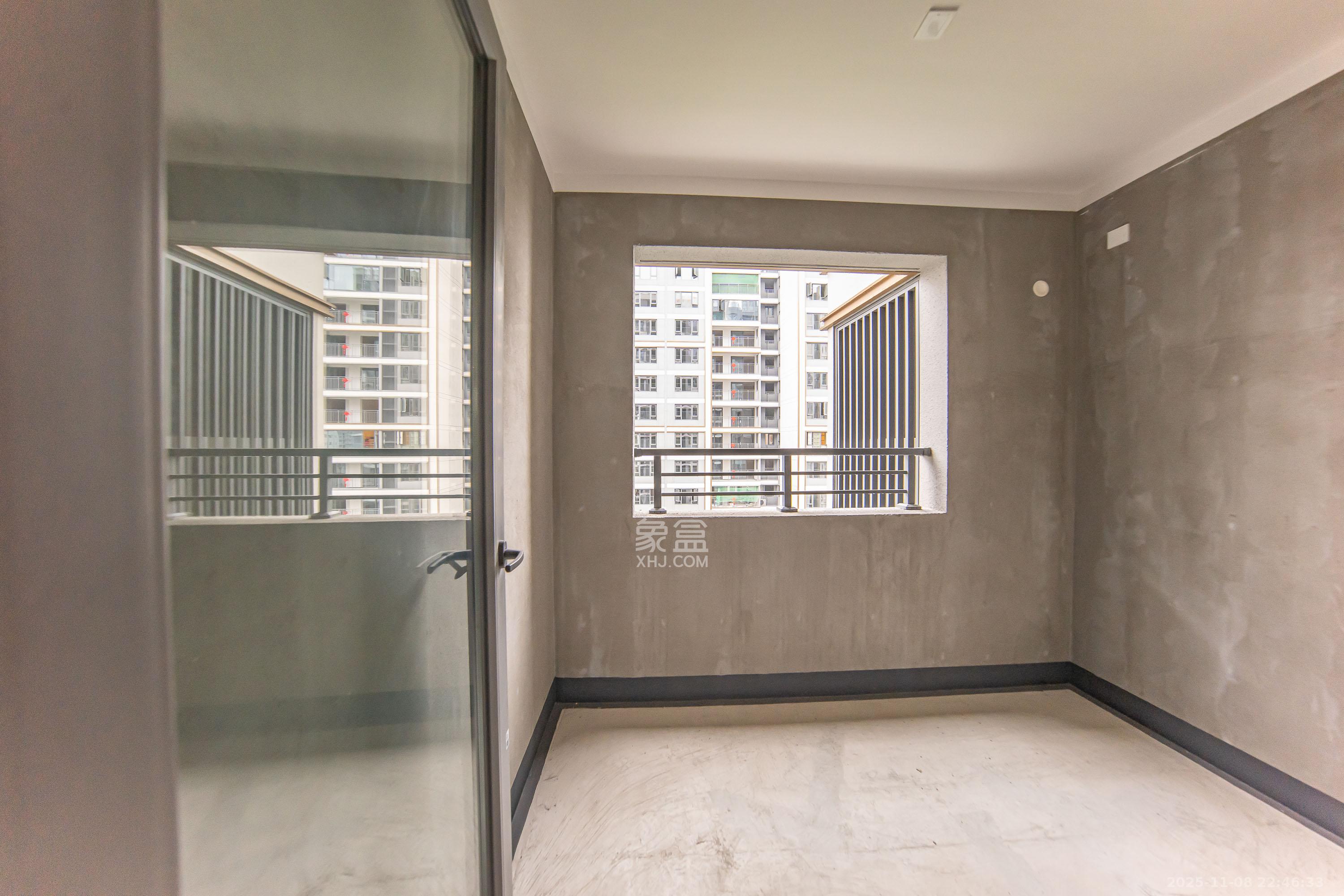 中海阅山府  4室2厅2卫    139.8万卧室