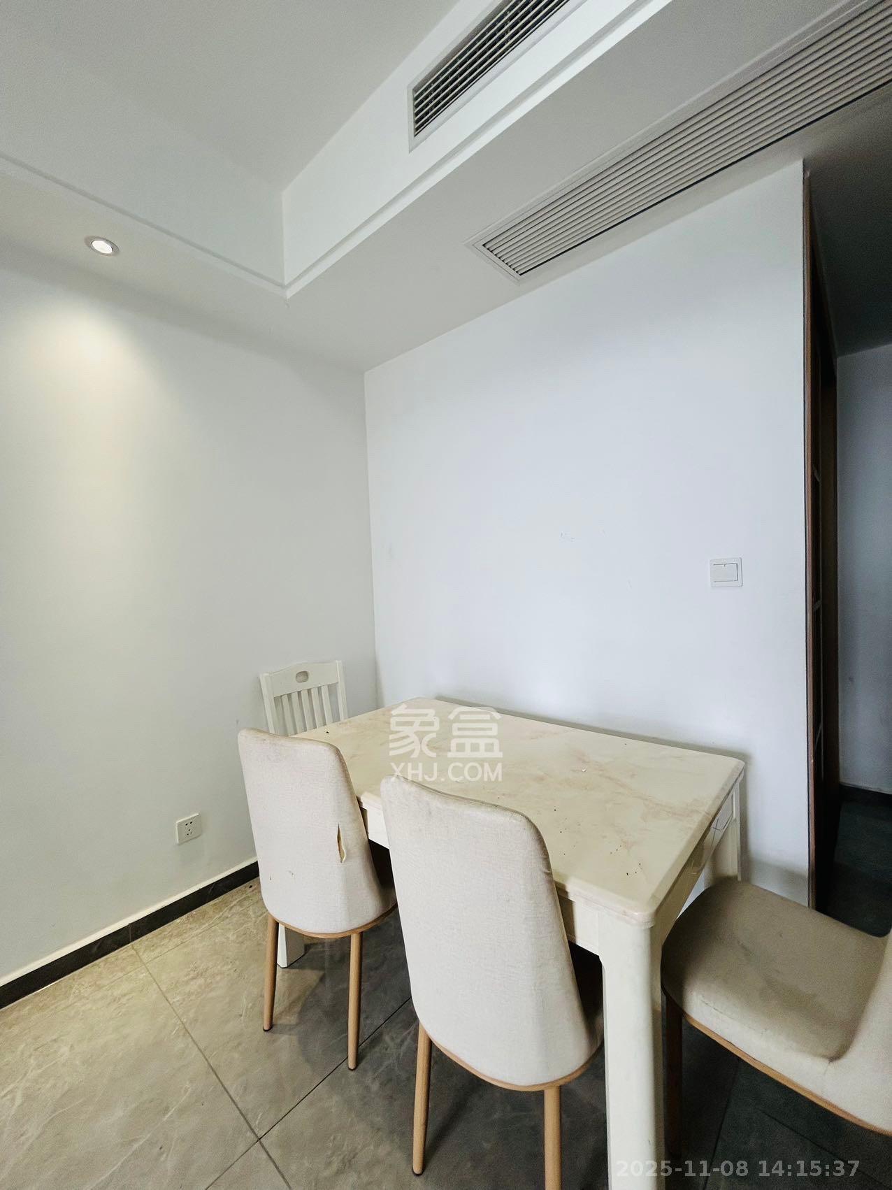 麓谷山湖郡  3室2厅2卫    2200.0元/月室内图