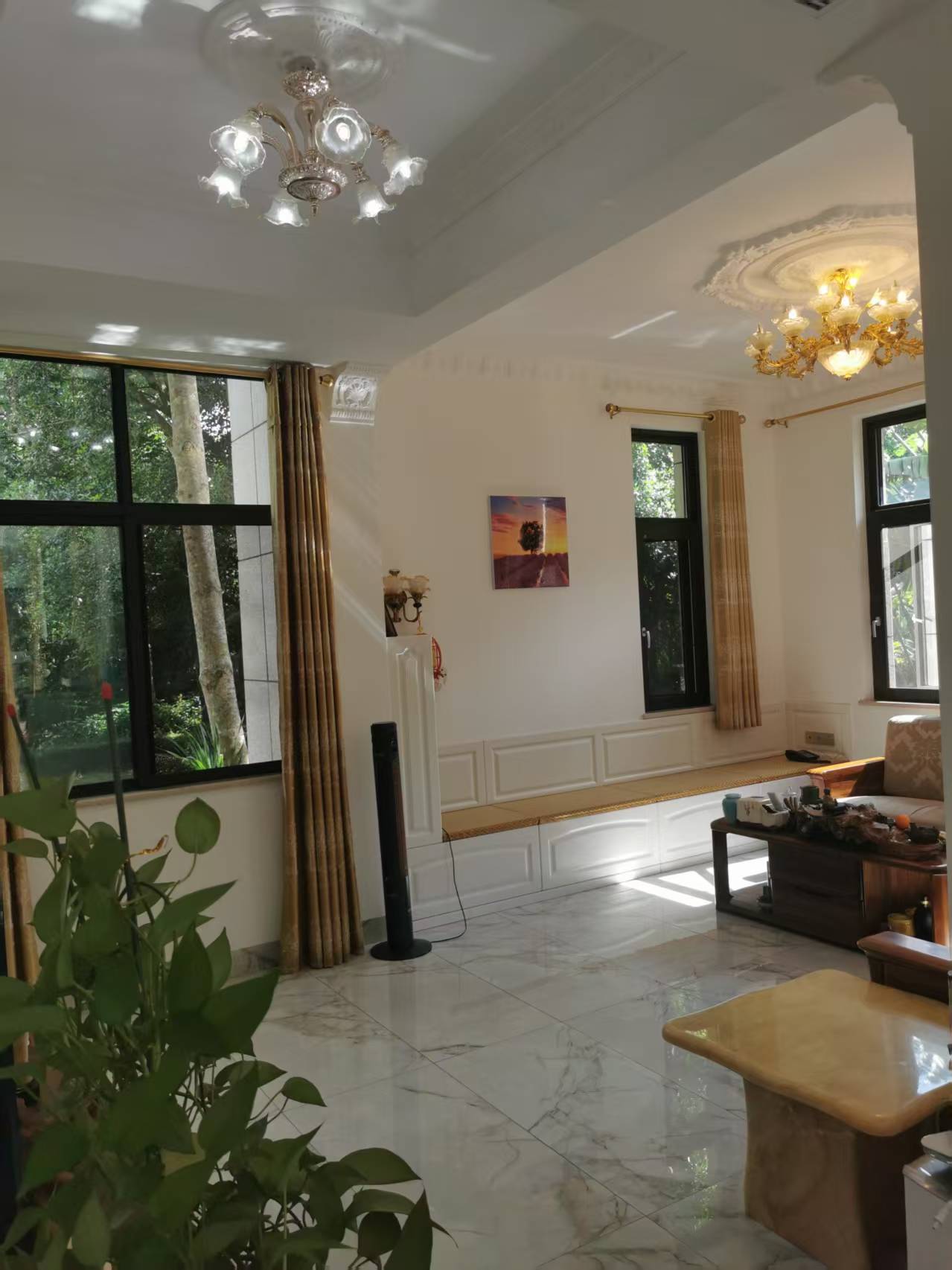 绿城桃李春风 5室3厅4卫 399.0万 绿城桃李春风 5室3厅4卫 399.0万客厅