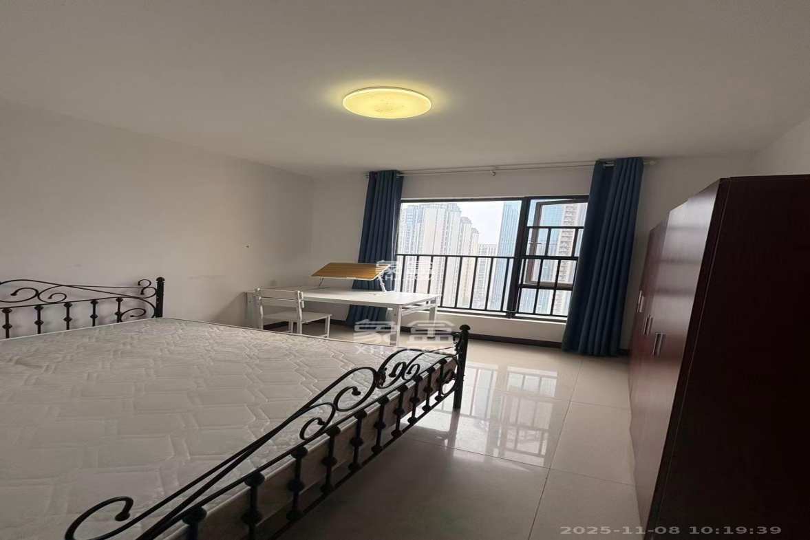 和泓梅溪四季 3室2厅2卫 2300.0元/月 和泓梅溪四季 3室2厅2卫 2300.0元/月室内图