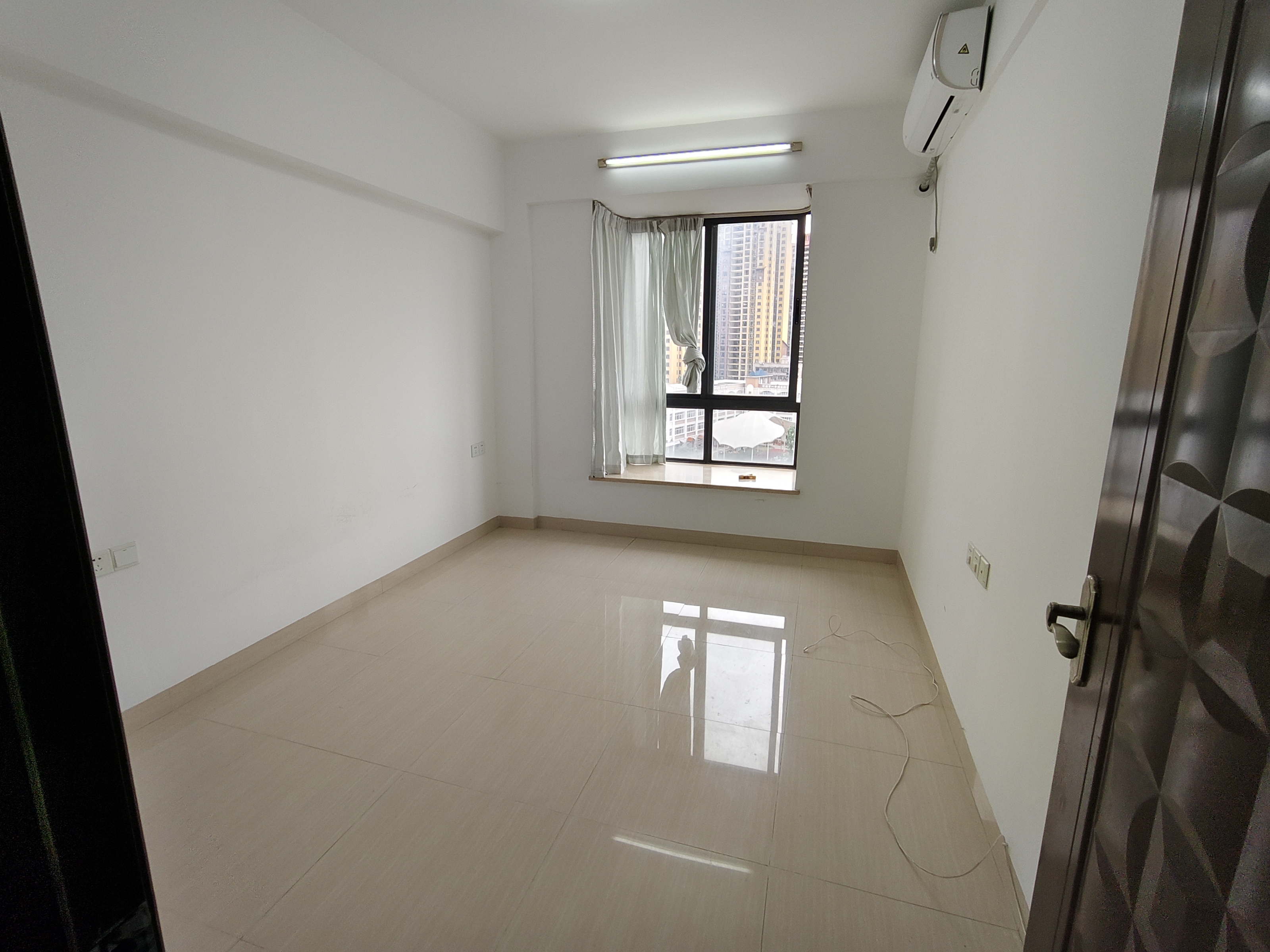 西岭华庭 3室2厅2卫 3000.0元/月 西岭华庭 3室2厅2卫 3000.0元/月室内图