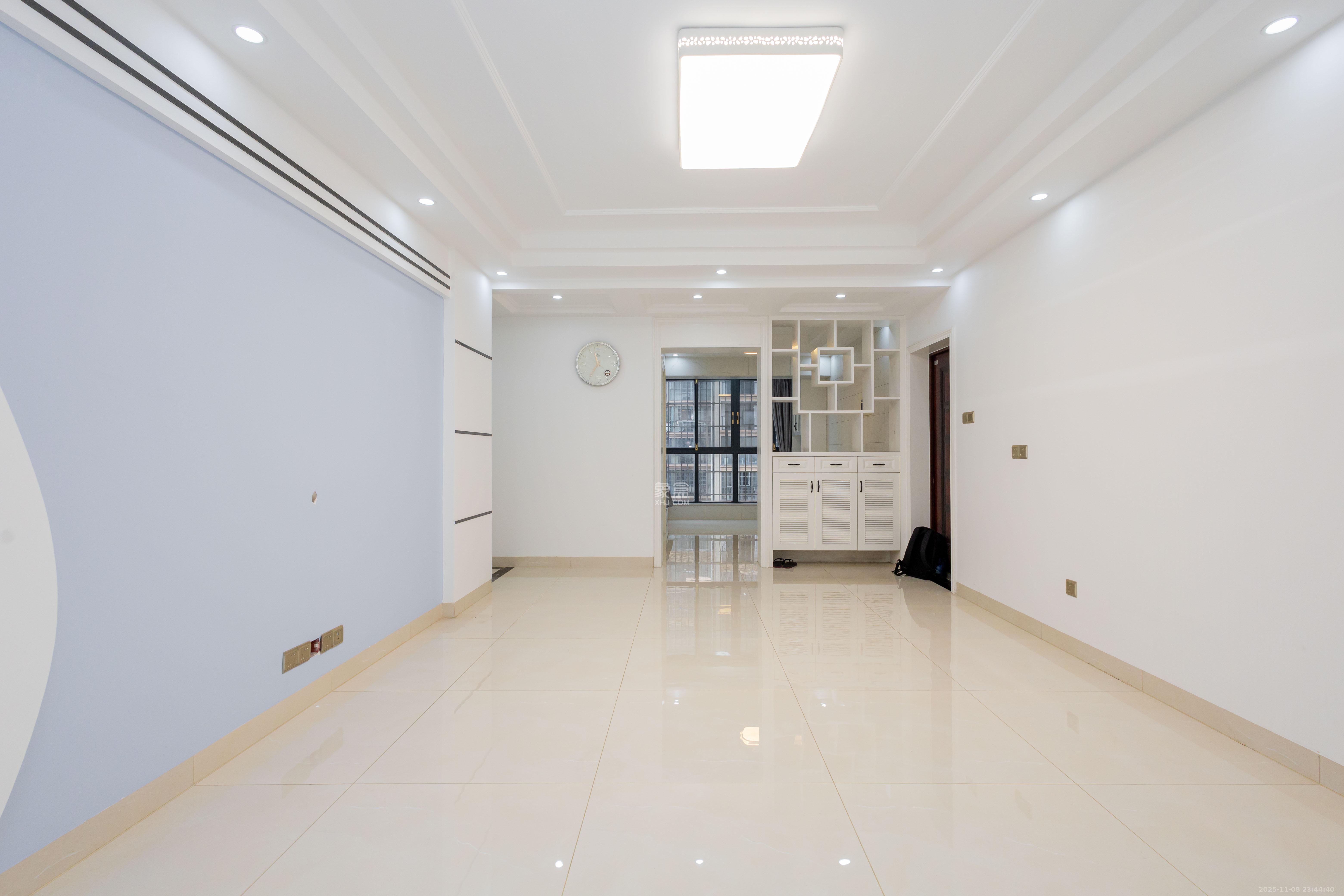 佳美紫郡  3室2厅2卫    84.8万客厅