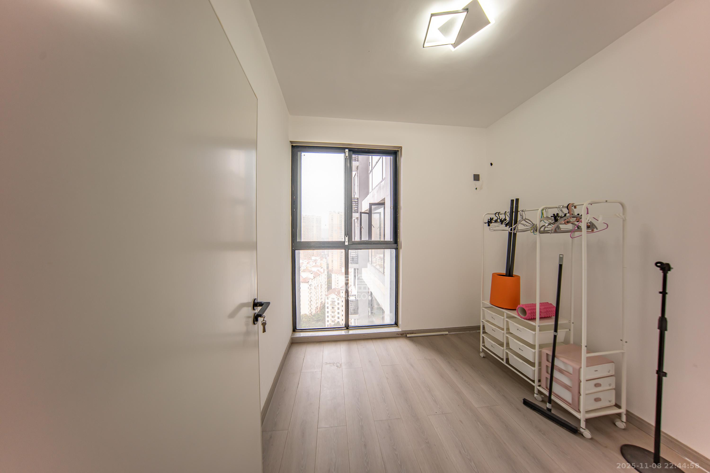 蔷薇国际 3室1厅1卫 70.0万 蔷薇国际 3室1厅1卫 70.0万卧室