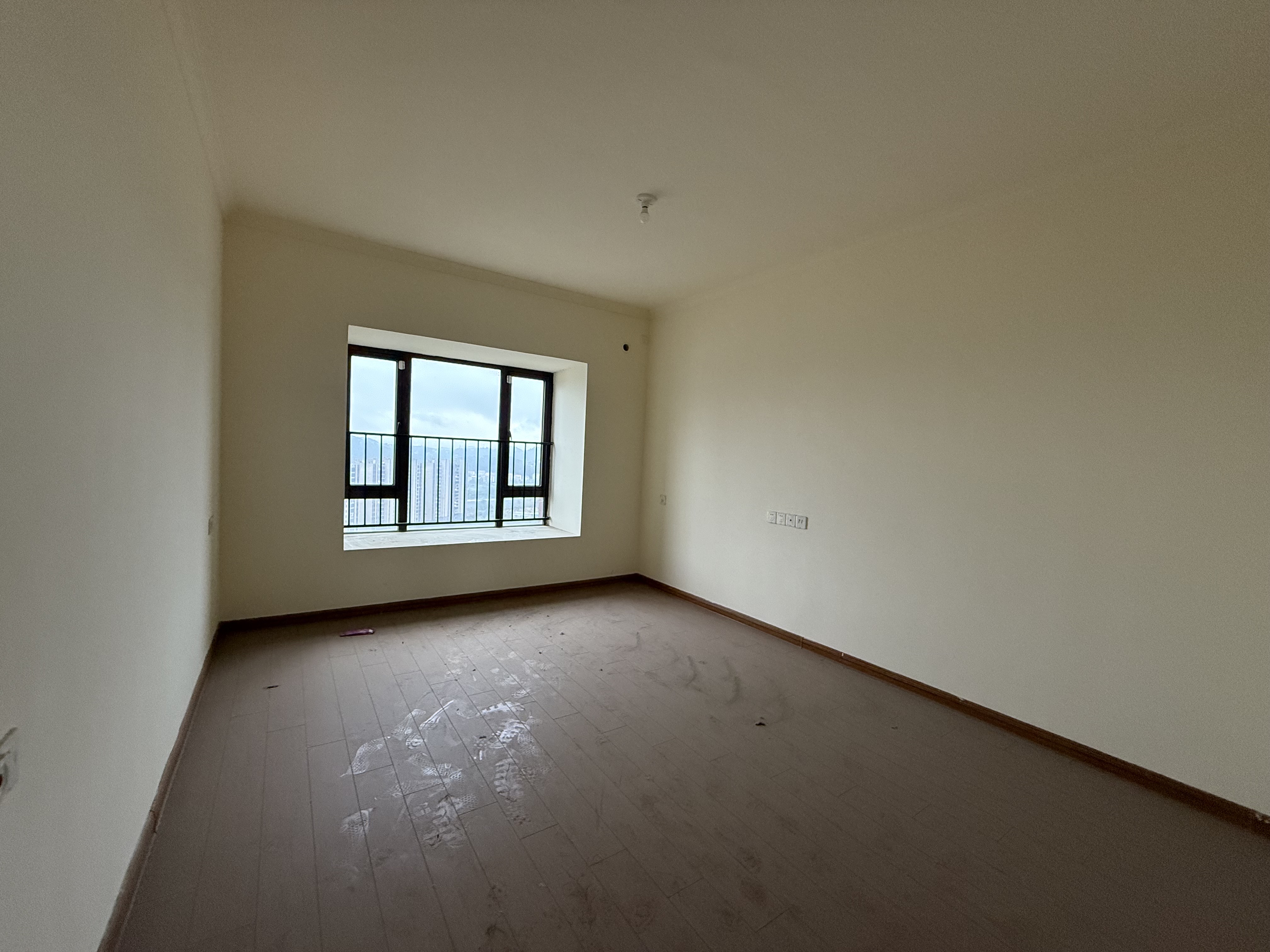 碧桂园豪园 4室2厅2卫 2000.0元/月 碧桂园豪园 4室2厅2卫 2000.0元/月室内图