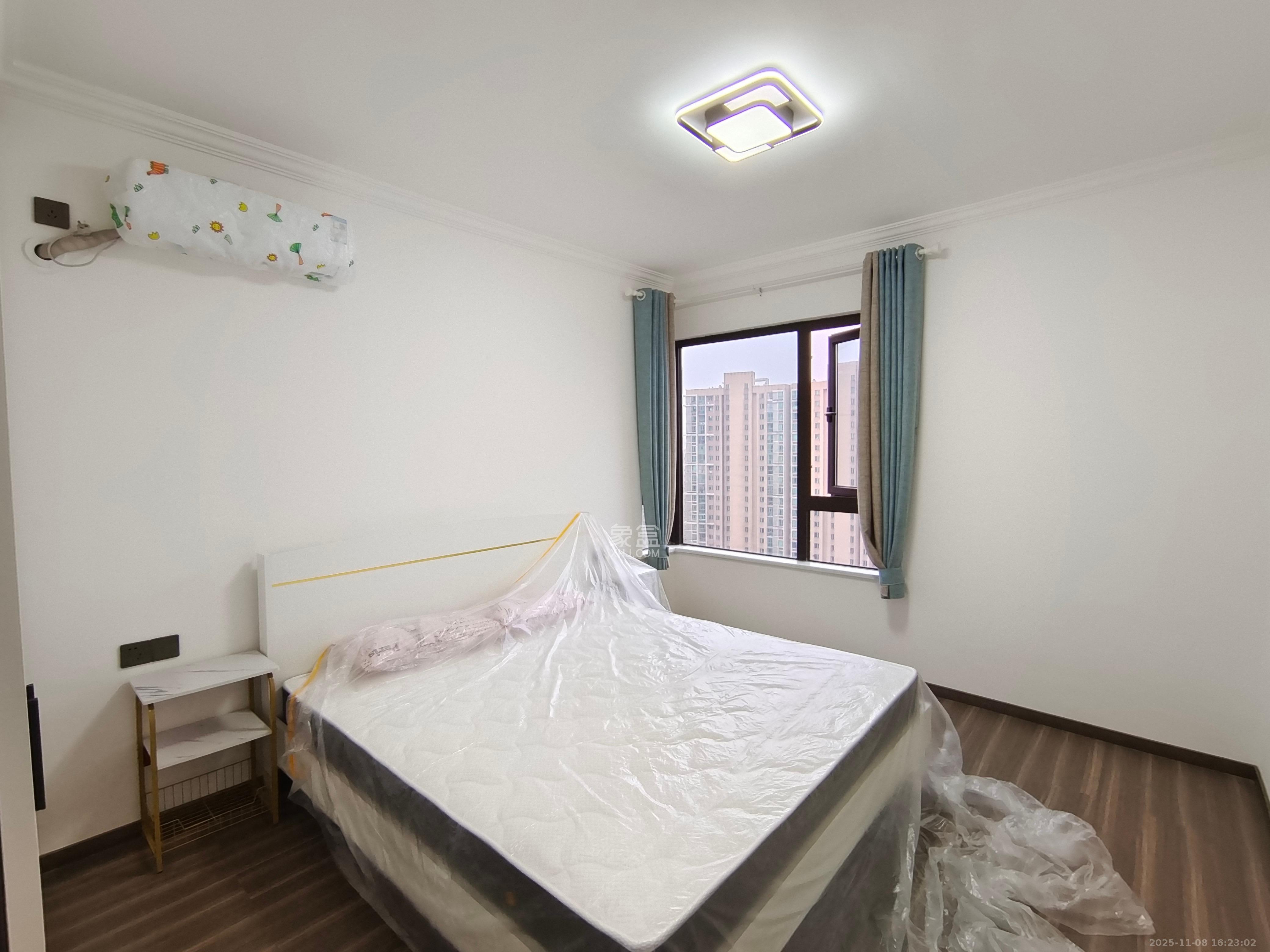 保利大都汇一期、二期  3室2厅1卫    3300.0元/月室内图