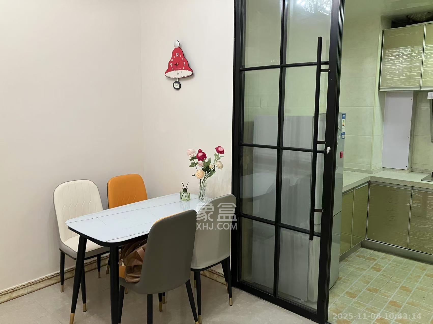 万国城（当代满庭春MOMA）三期  1室2厅1卫    2300.0元/月室内图