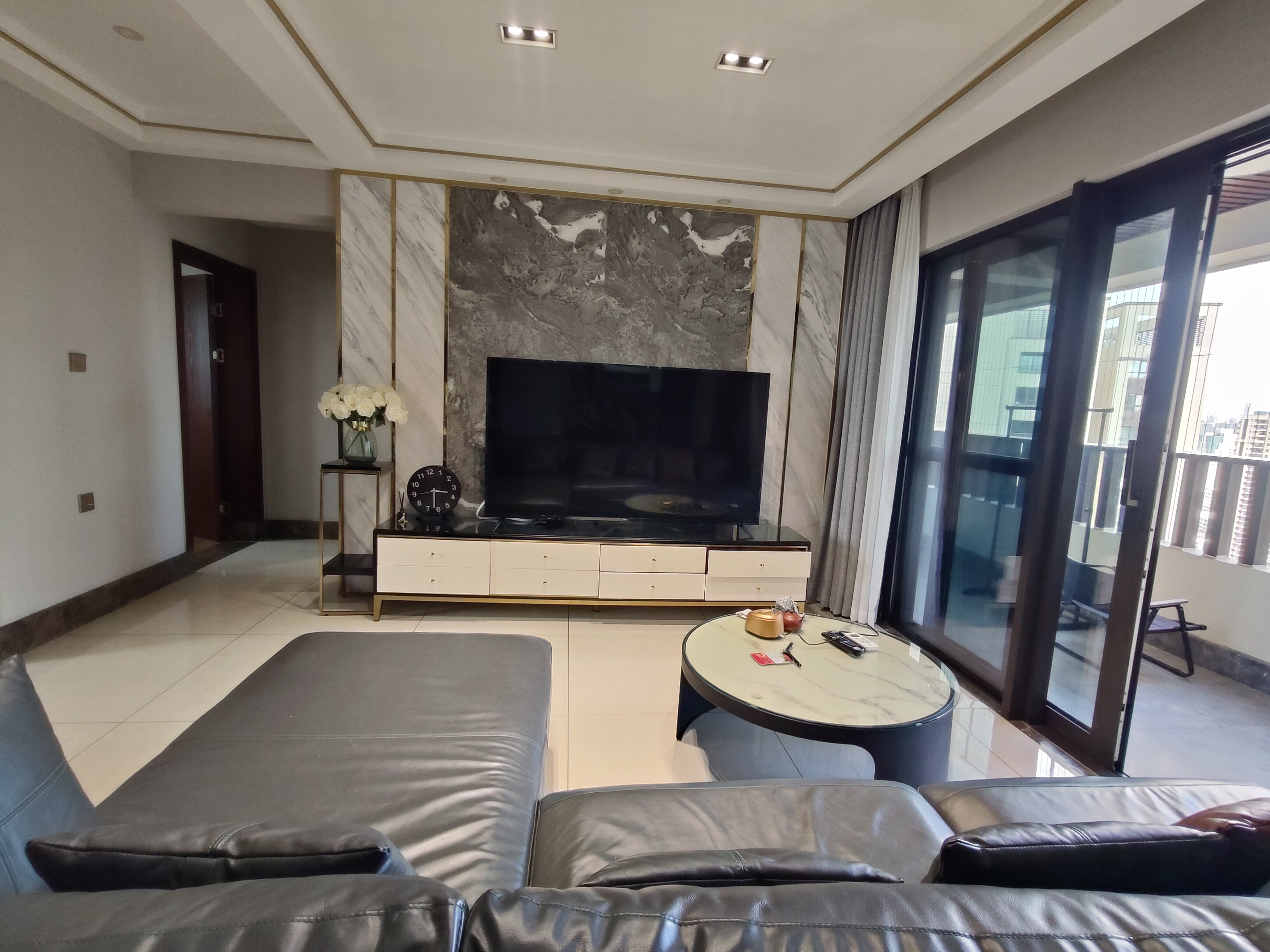 绿地海德公馆  4室2厅2卫    250.0万