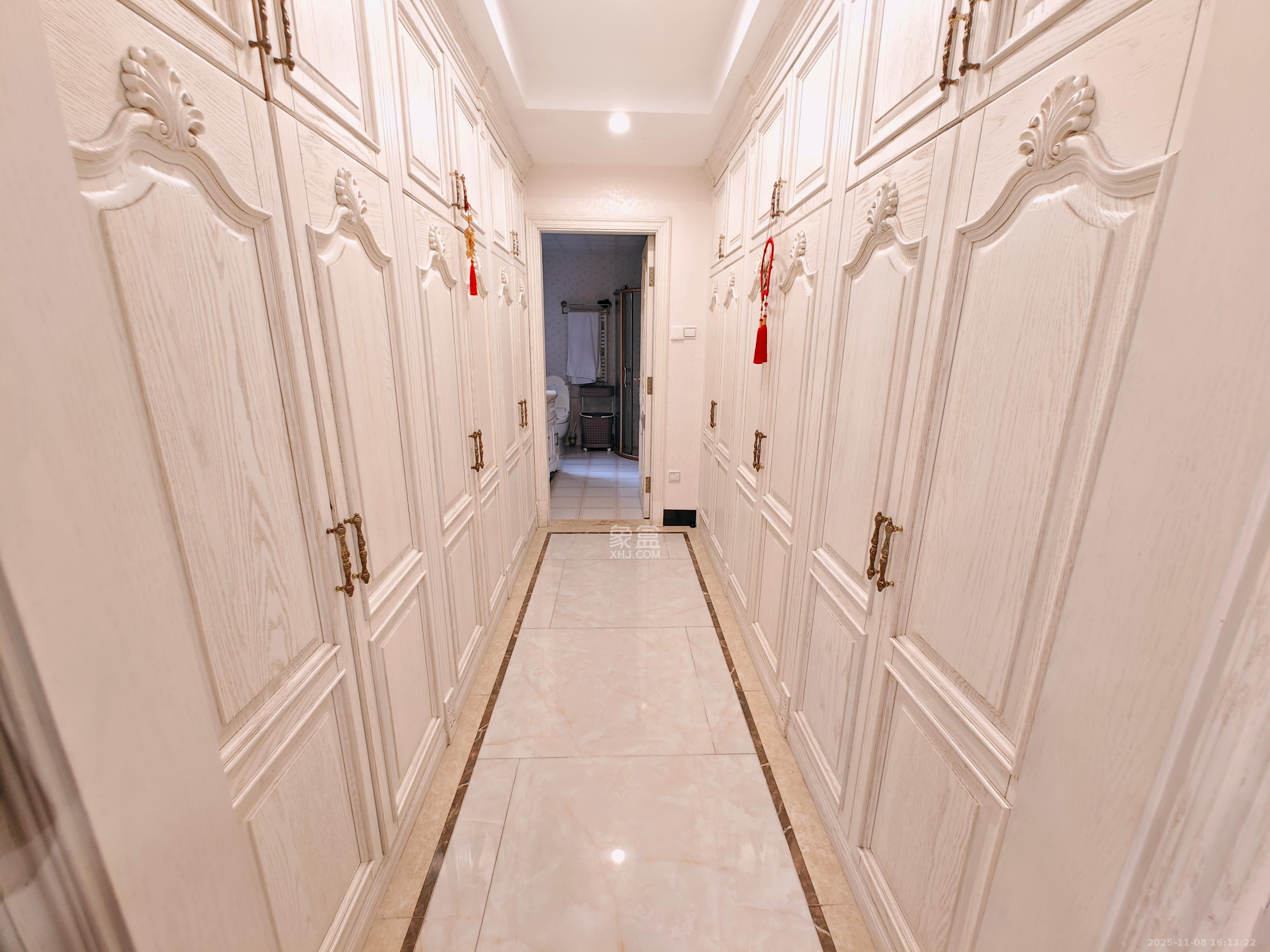 克拉美丽山庄(晟领国际) 5室2厅2卫 8000.0元/月 克拉美丽山庄(晟领国际) 5室2厅2卫 8000.0元/月室内图