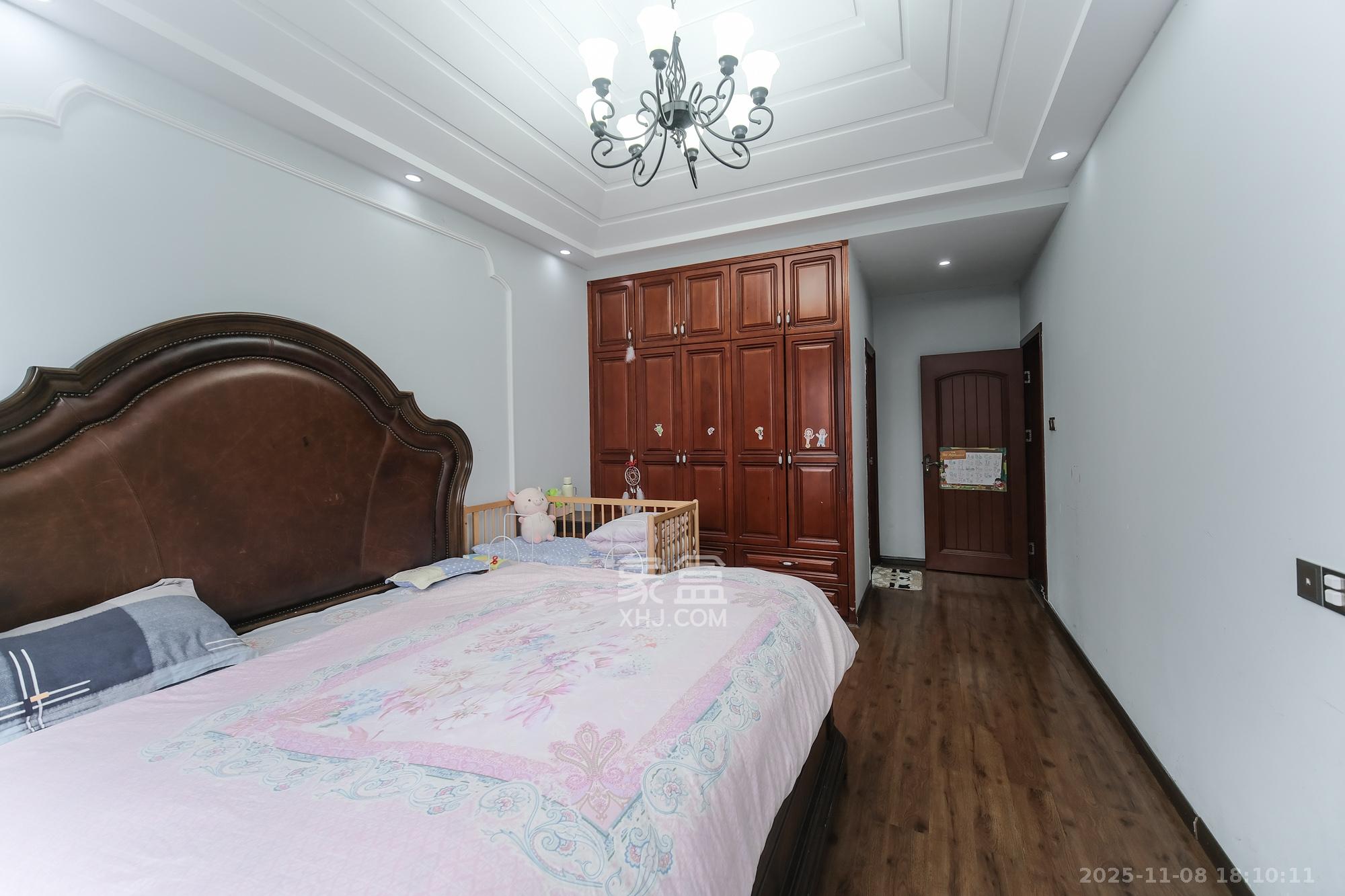 山水湾  3室2厅2卫    70.0万卧室