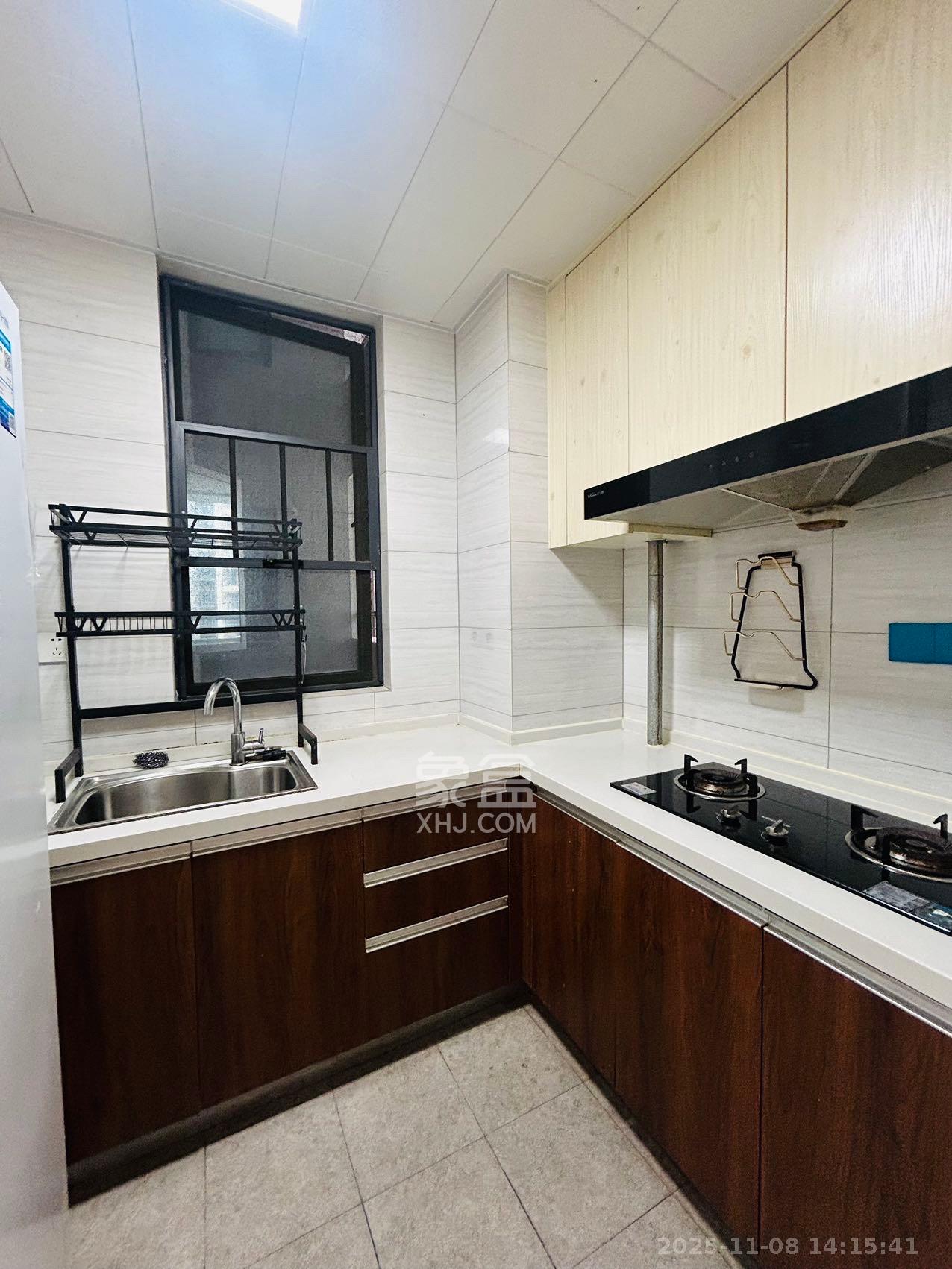 麓谷山湖郡  3室2厅2卫    2200.0元/月室内图