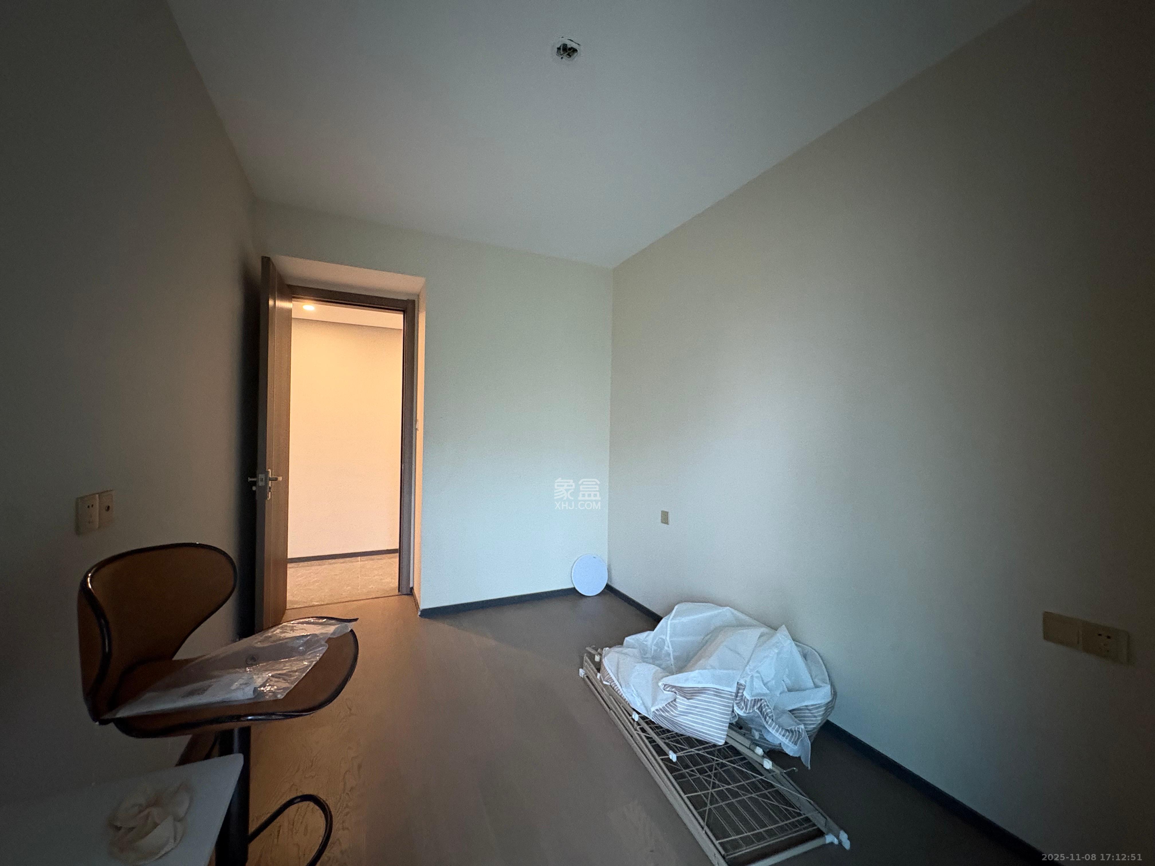 中海阅麓山一期  4室2厅2卫    3800.0元/月室内图