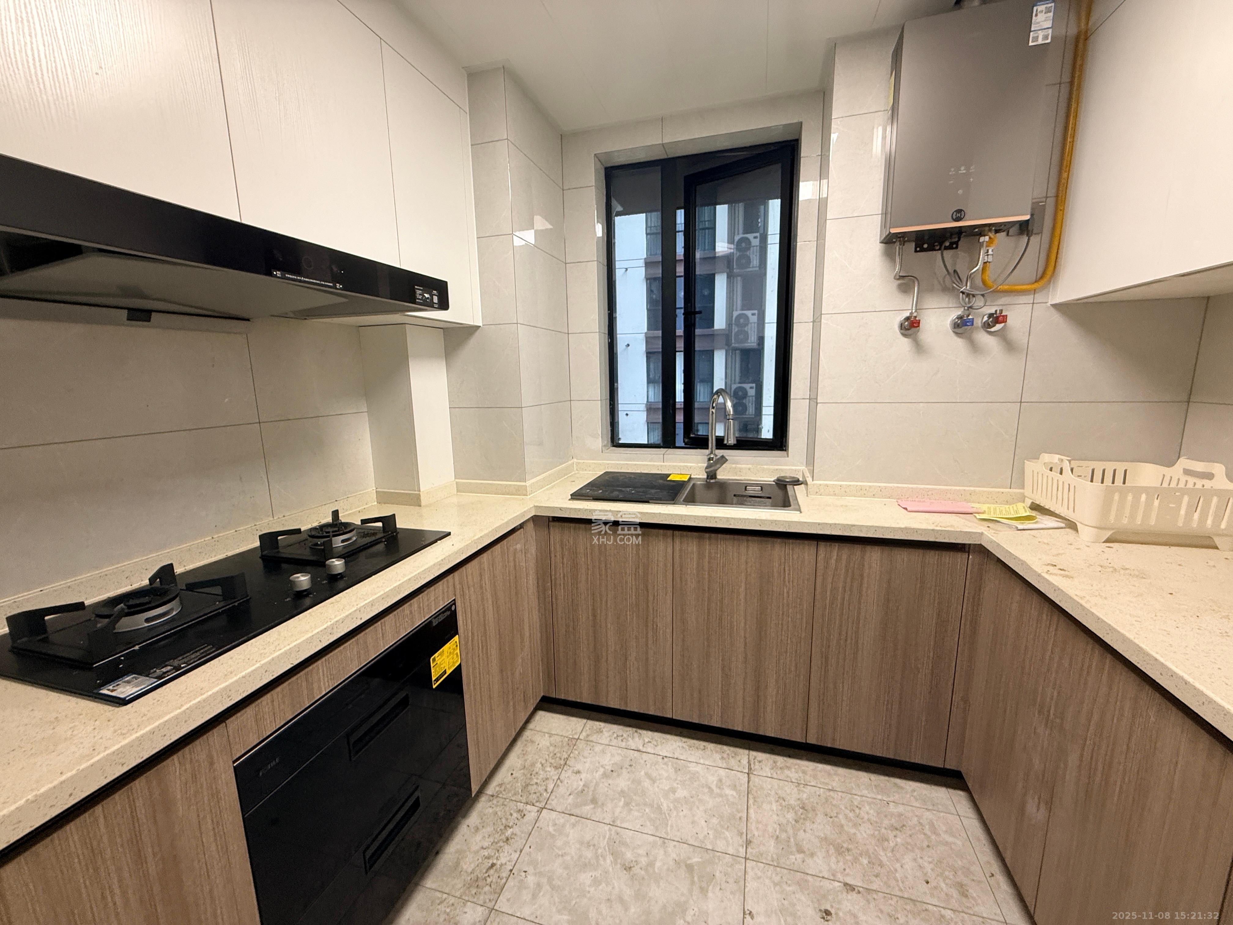 金富湘江悦城  3室2厅2卫    2200.0元/月室内图