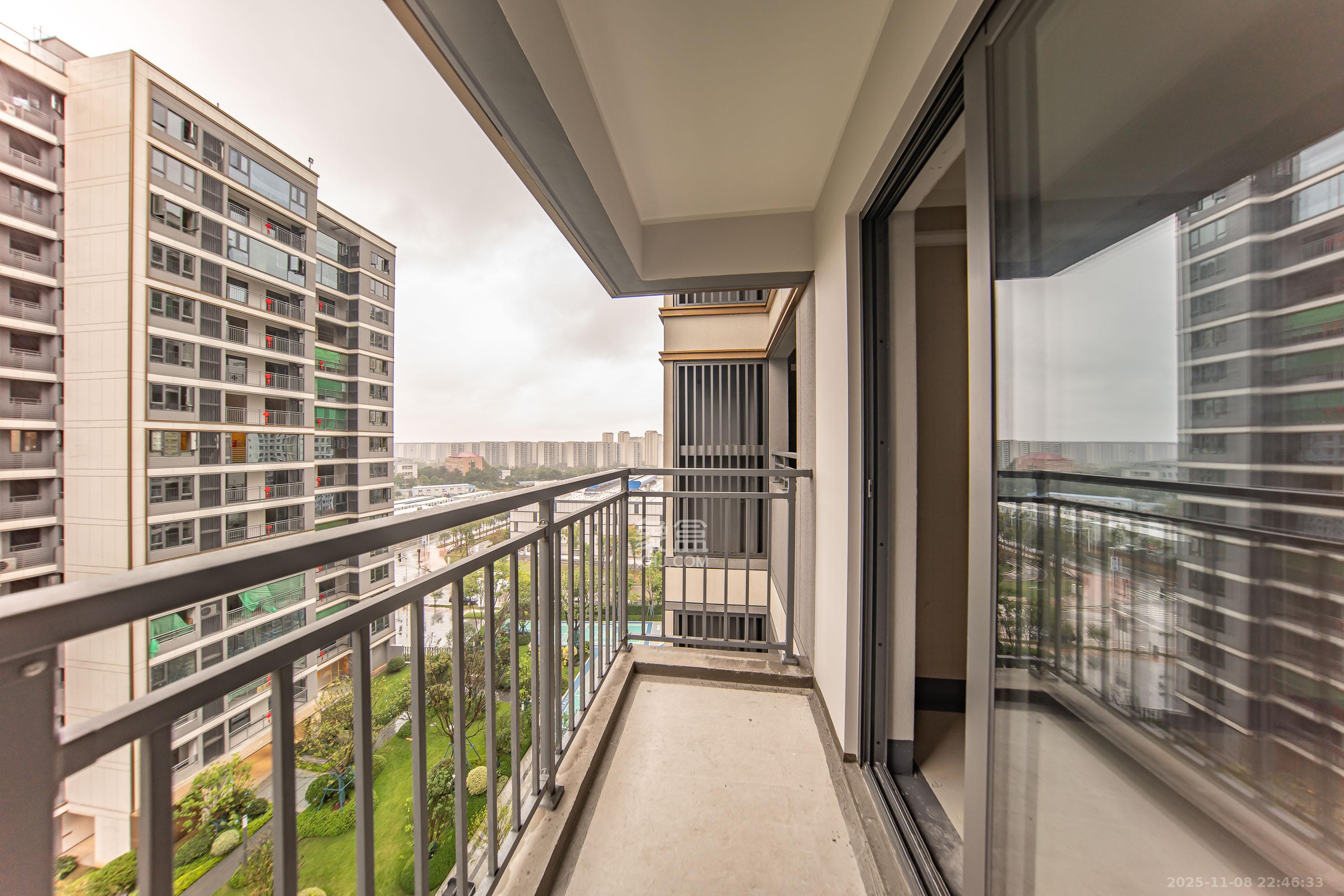 中海阅山府 4室2厅2卫 139.8万 中海阅山府 4室2厅2卫 139.8万阳台