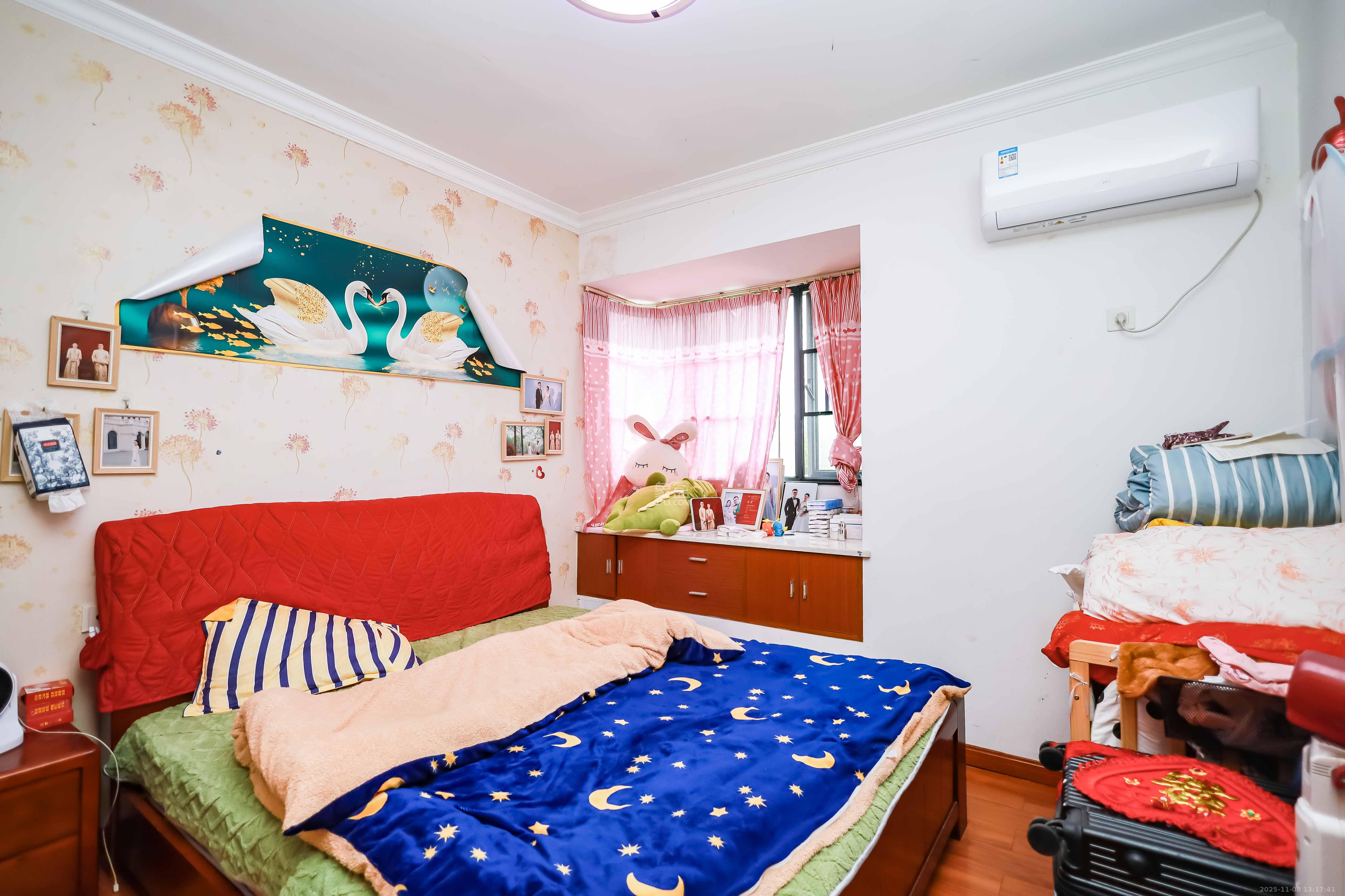 金科东方大院三四期  2室1厅1卫    58.0万卧室