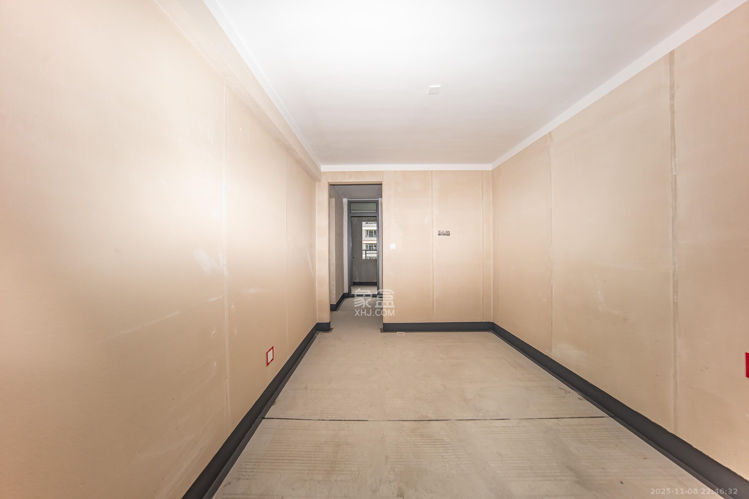 中海阅山府  4室2厅2卫    139.8万卧室