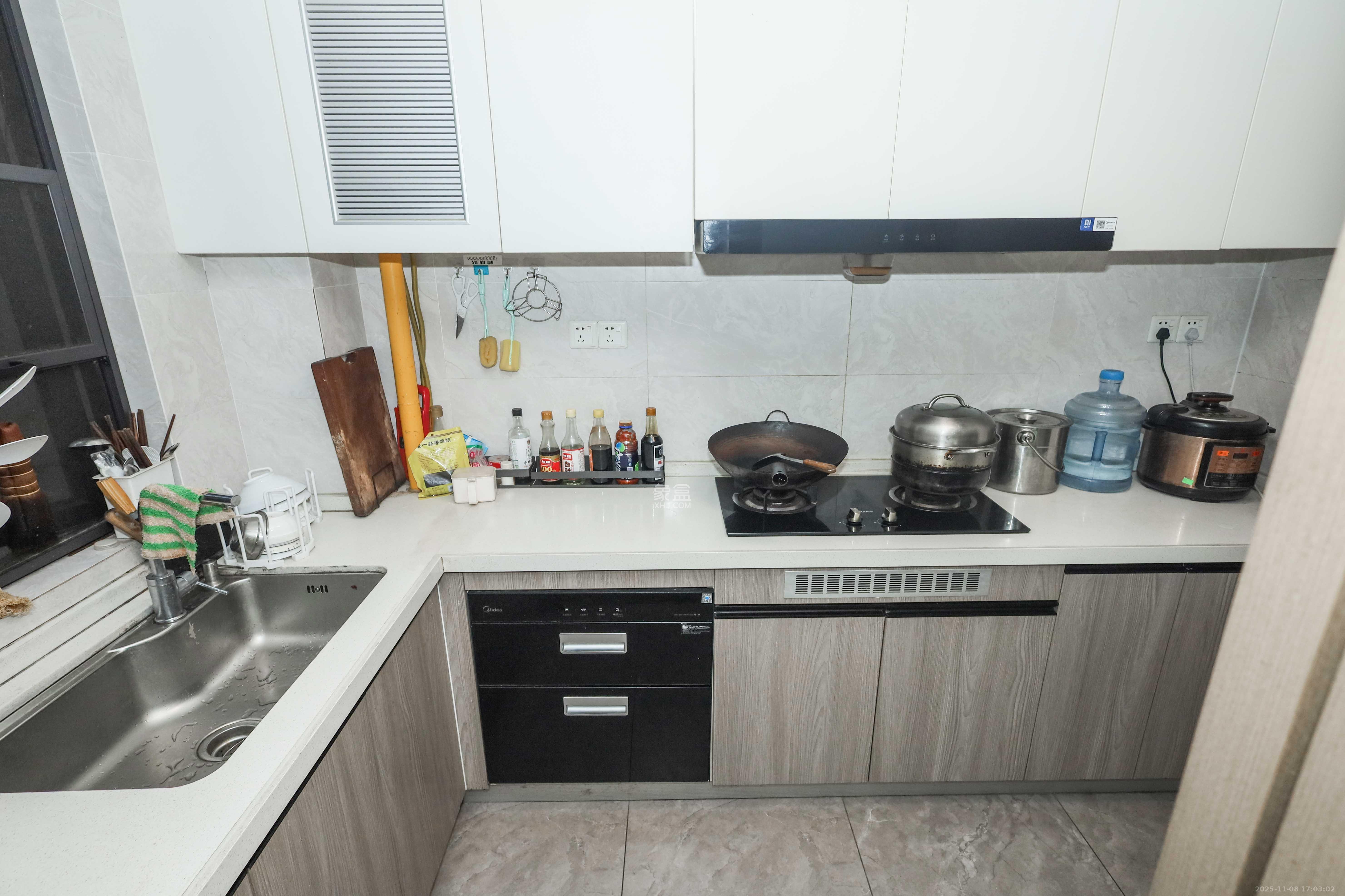 越秀亲爱里 3室2厅2卫 102.0万 越秀亲爱里 3室2厅2卫 102.0万厨房