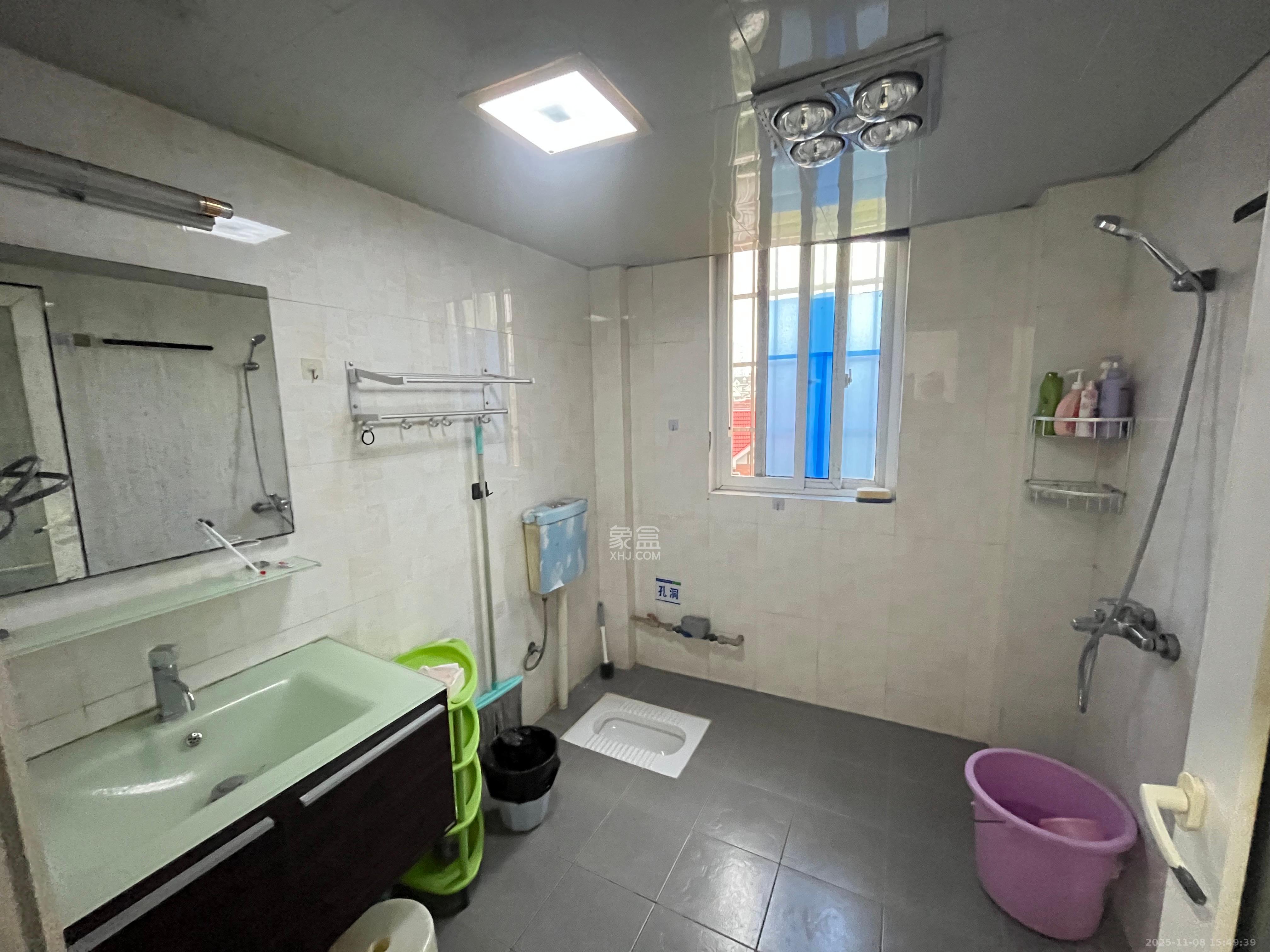 山水英伦  3室2厅1卫    2000.0元/月室内图