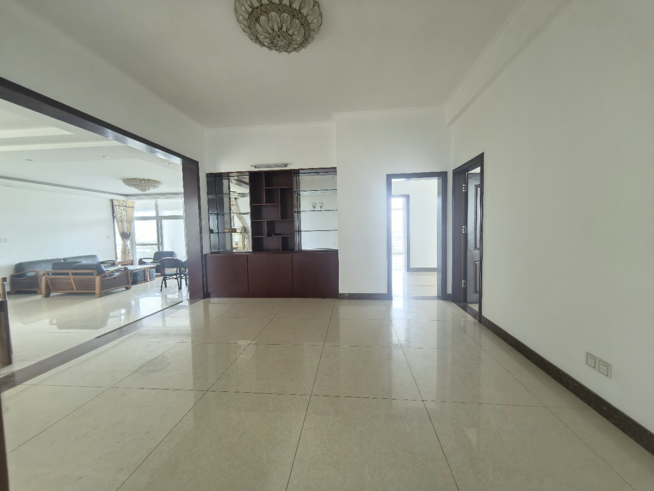 阳光经典 4室2厅3卫 480.0万 阳光经典 4室2厅3卫 480.0万室内图