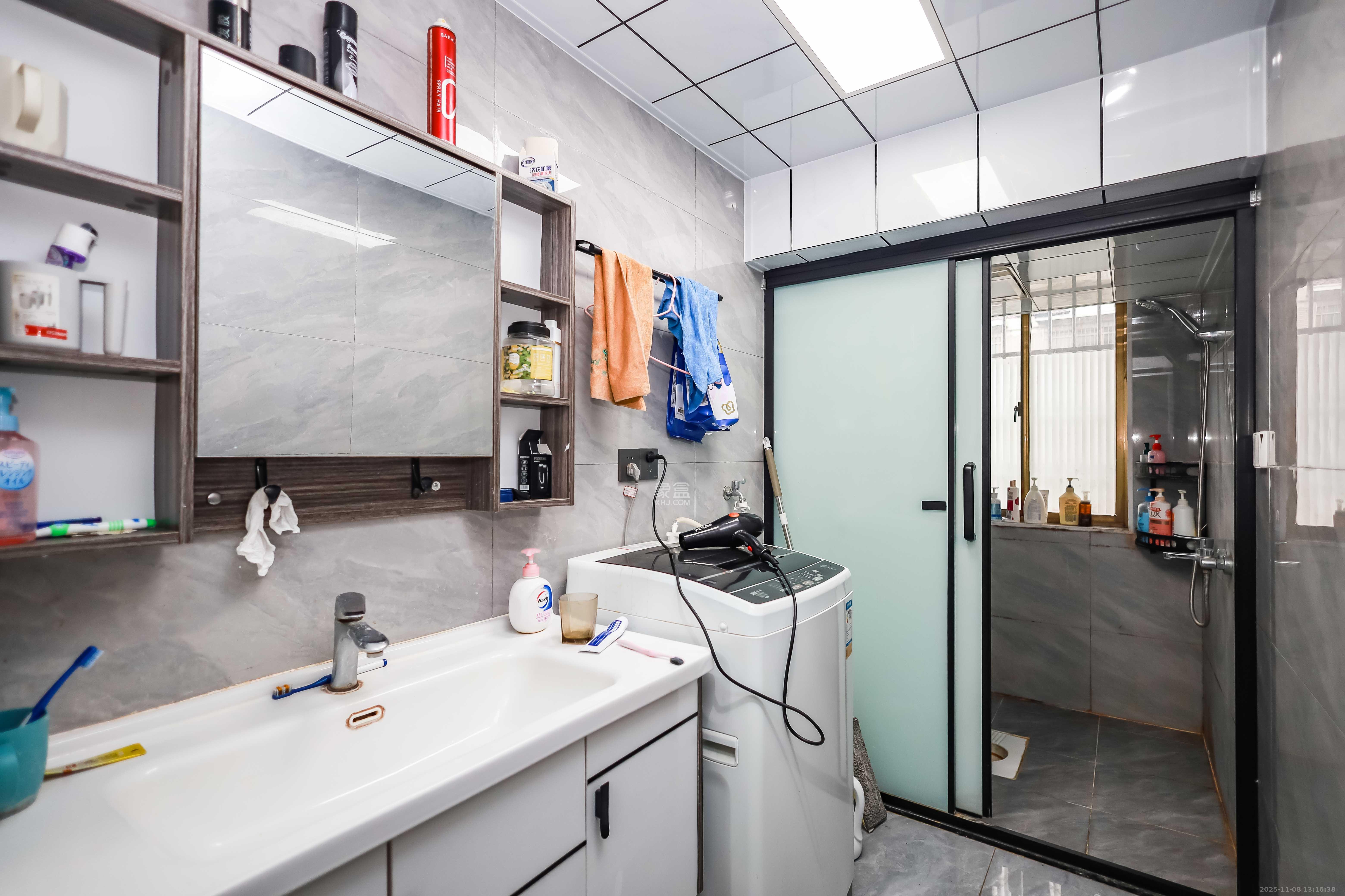 金峰小区北院（七里营社区）  4室2厅2卫    90.0万卫生间