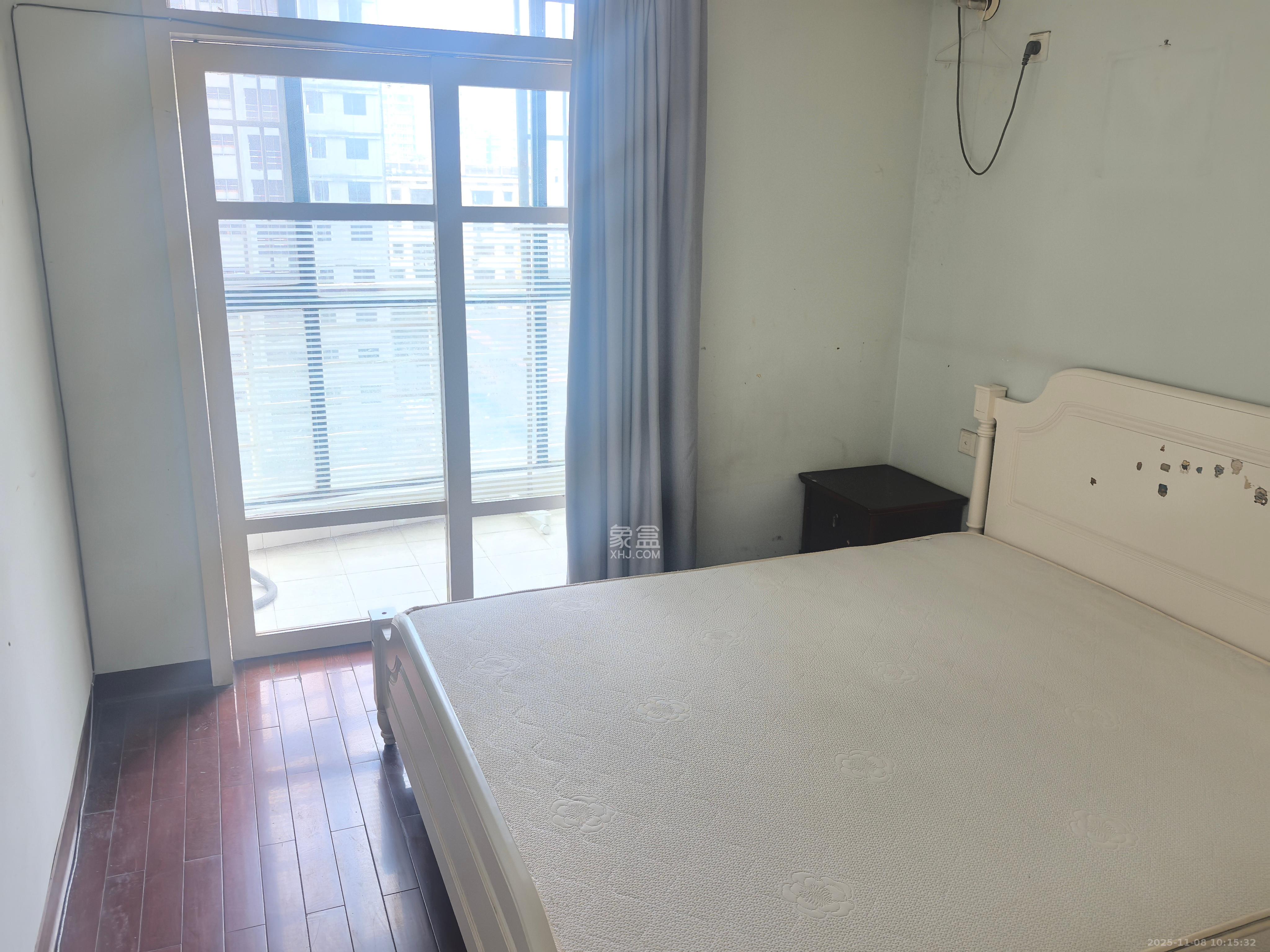 四季阳光花城  3室2厅1卫    3300.0元/月室内图