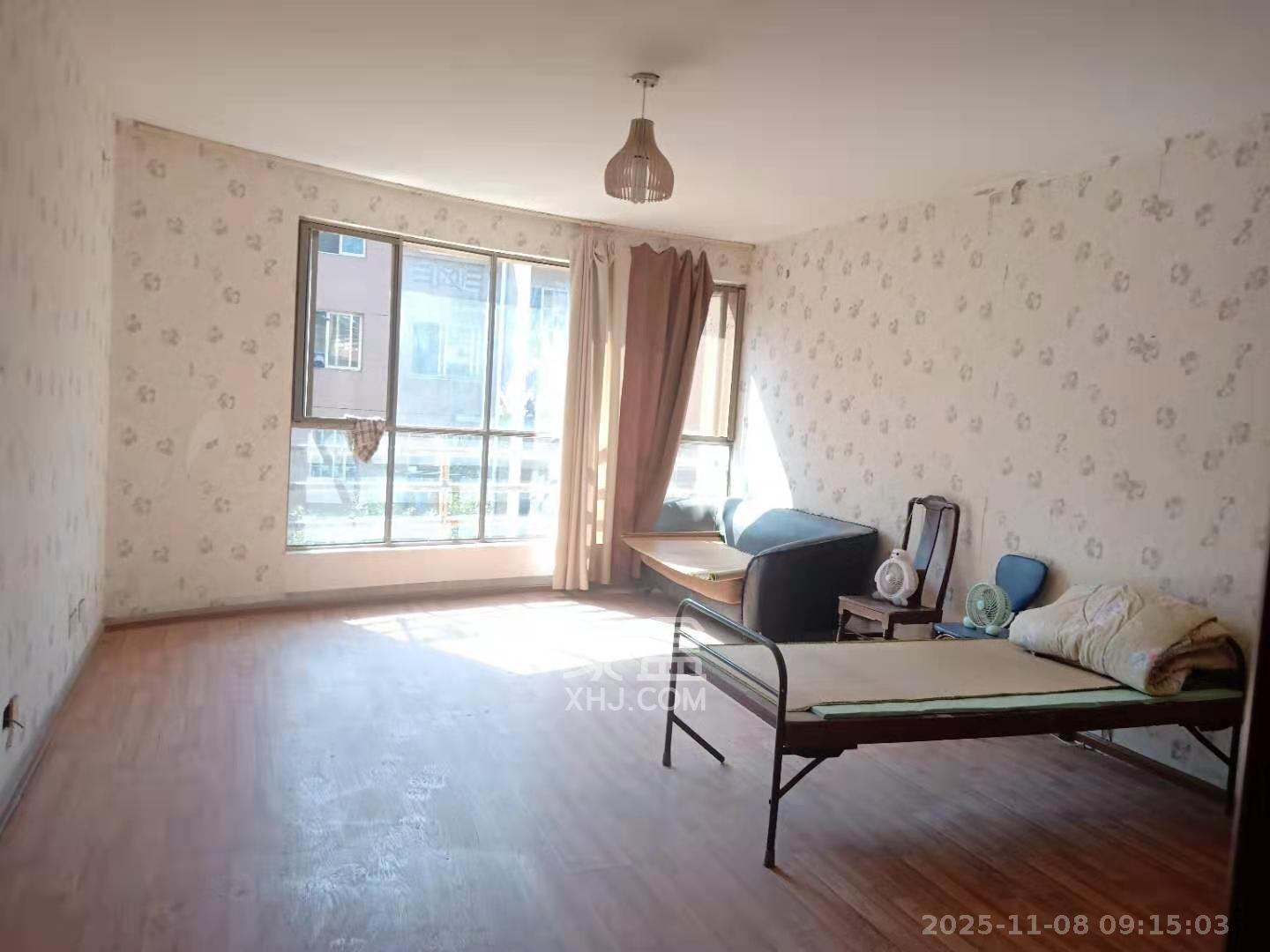 涉外花园  3室2厅2卫    2300.0元/月