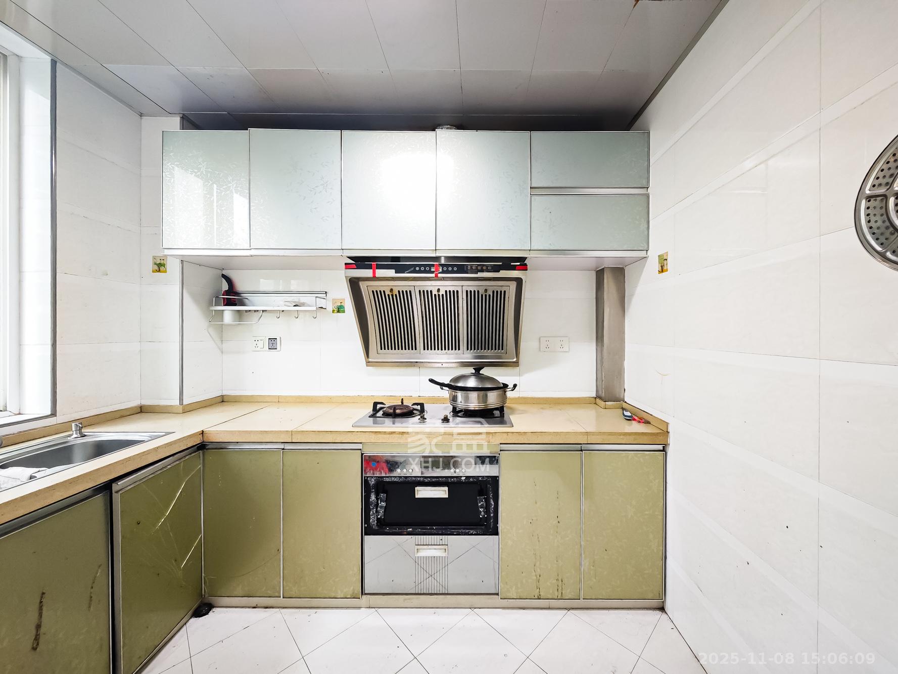 山语城一期  3室2厅2卫    80.0万厨房